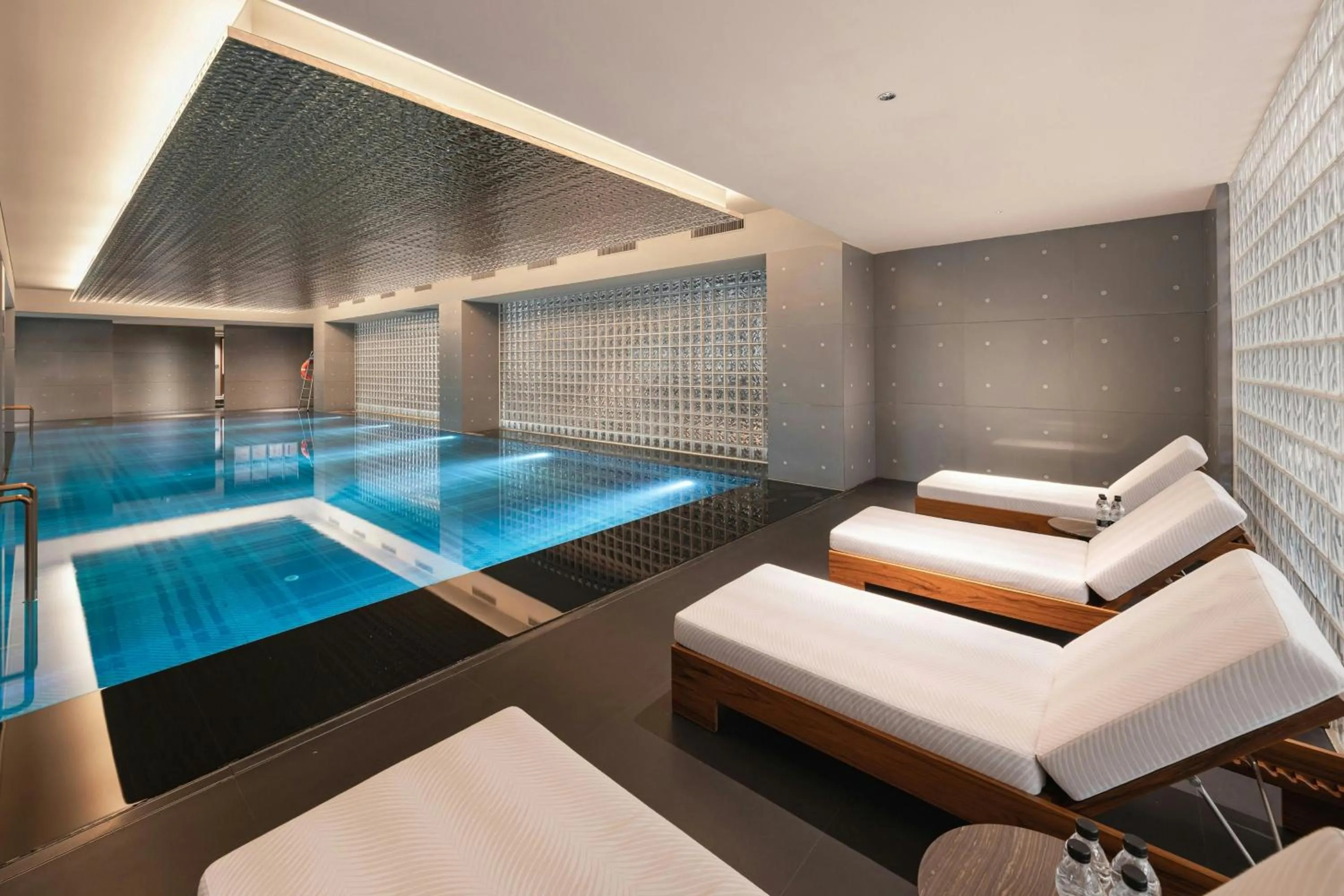 Swimming pool in Flow and Co. Qingdao, Autograph Collection