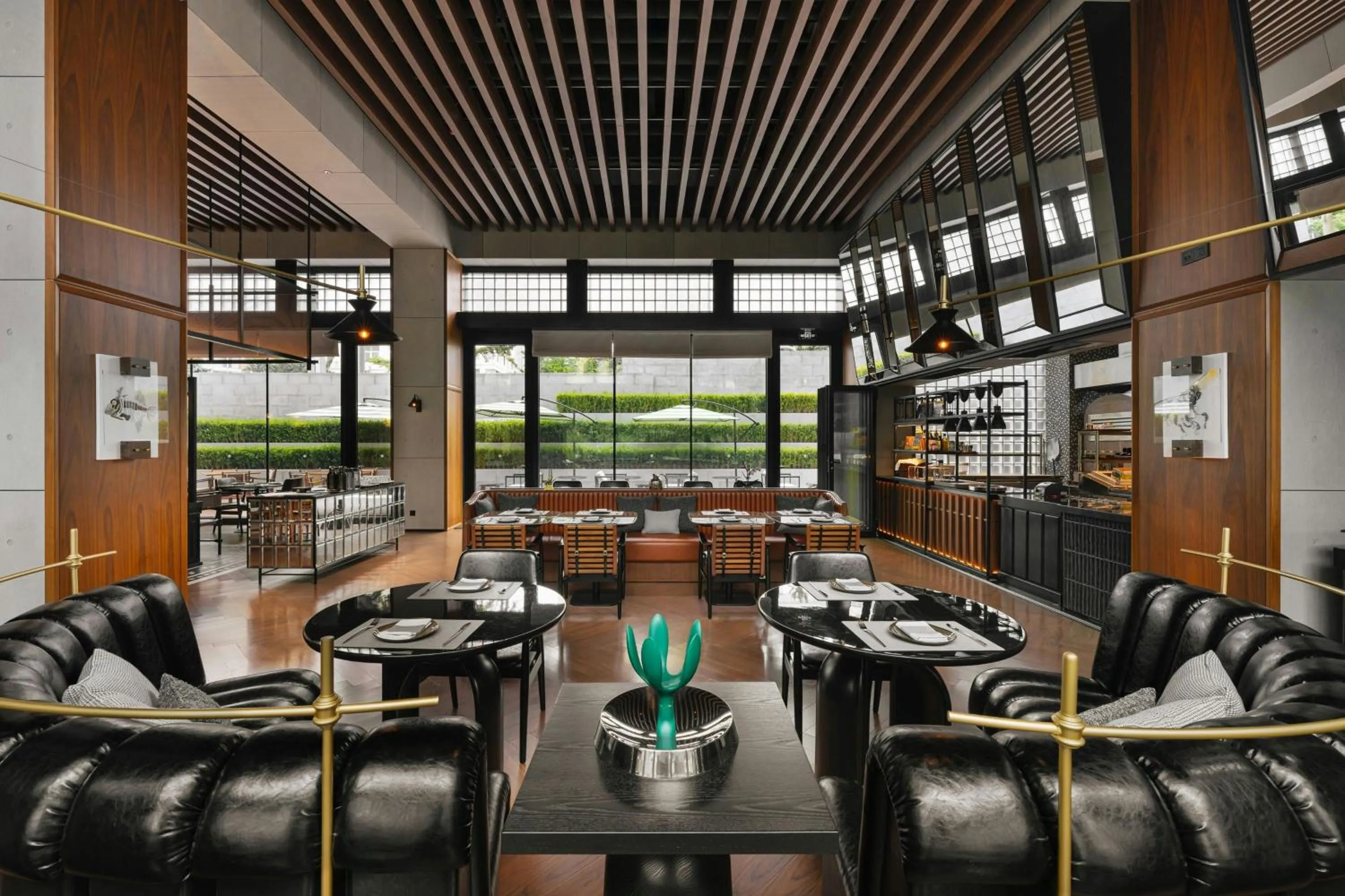 Restaurant/places to eat in Flow and Co. Qingdao, Autograph Collection