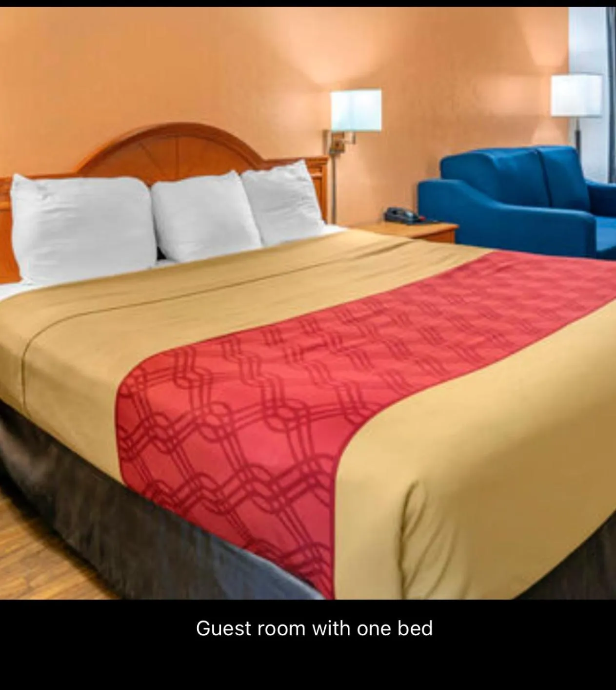 Bed in Econolodge inn & suites