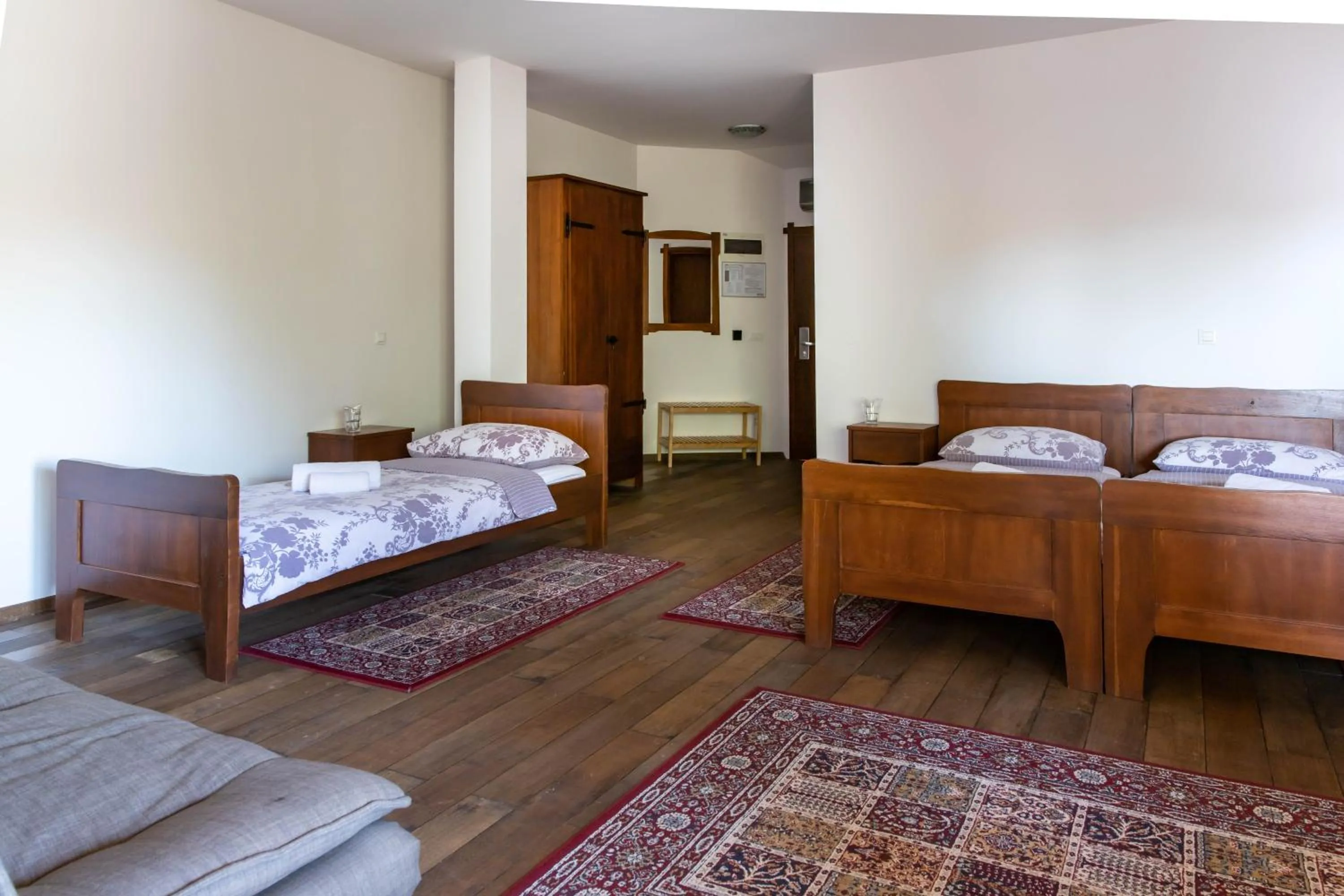 Photo of the whole room in Hotel Lug