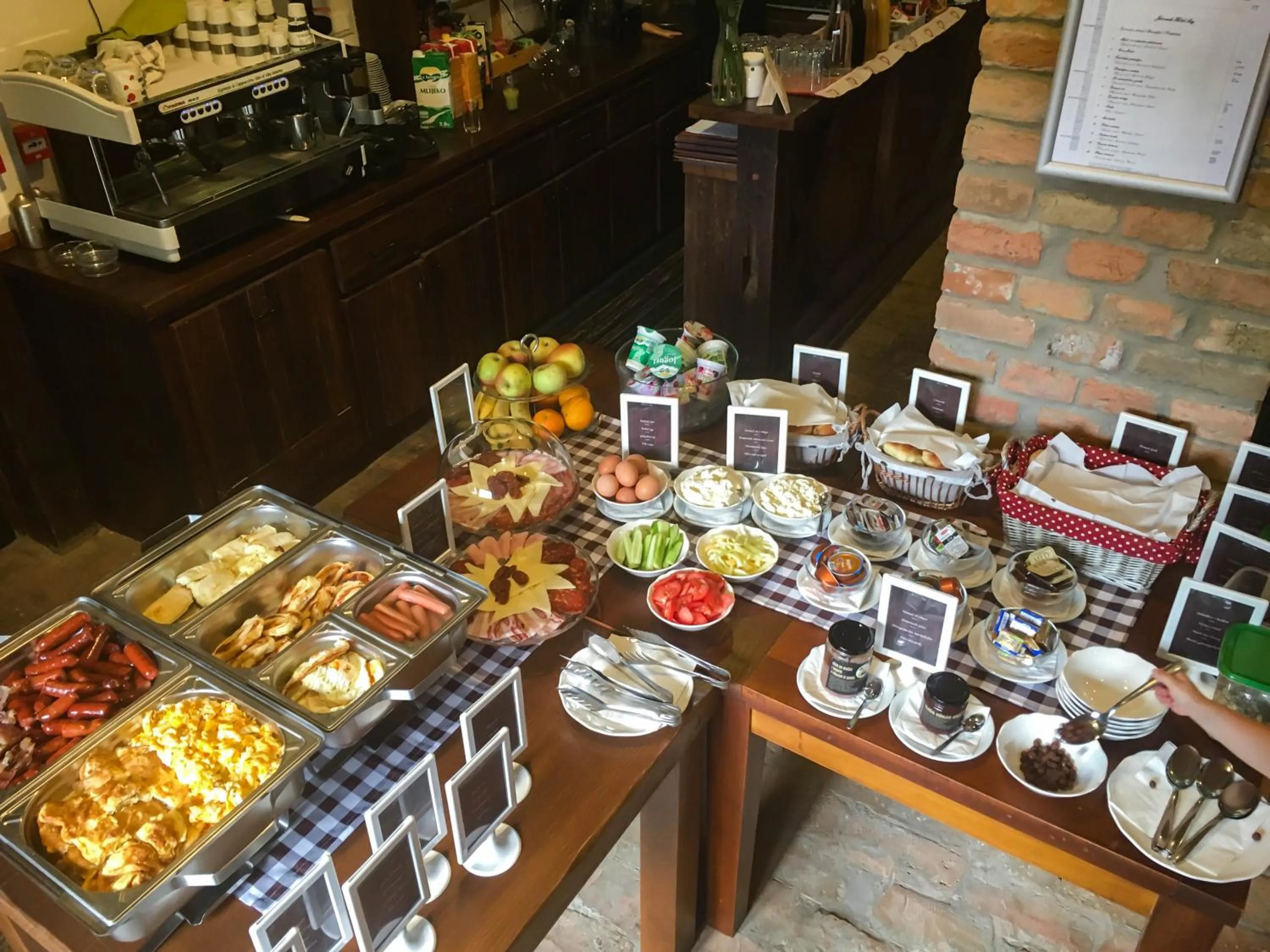 Food and drinks in Hotel Lug