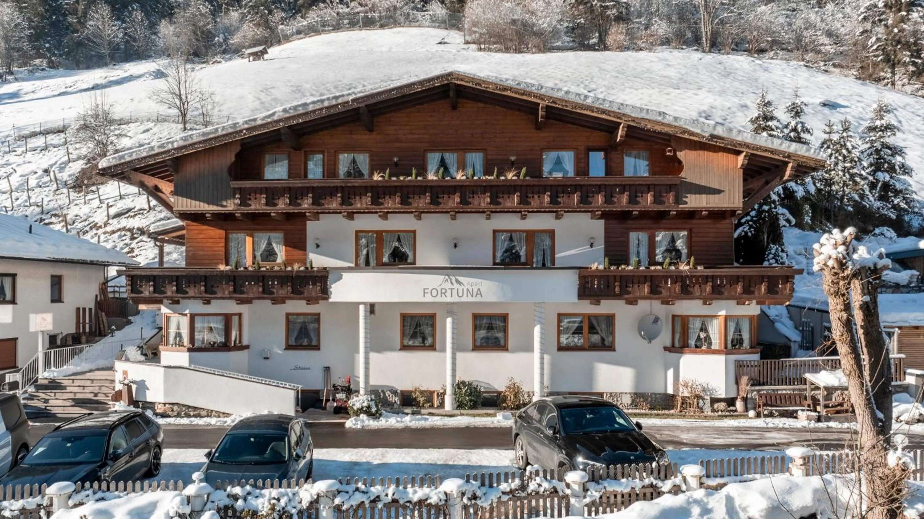 Property building in Apart Fortuna