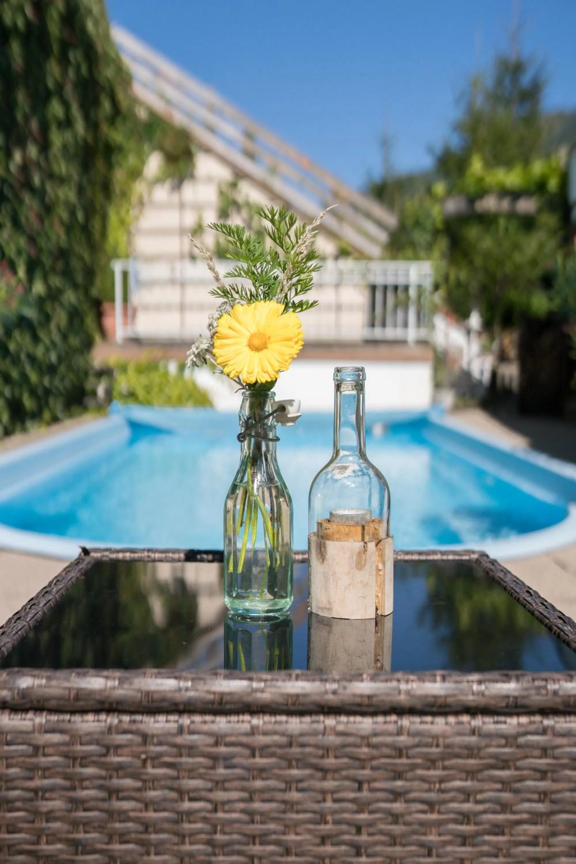 Swimming pool in Apart Fortuna
