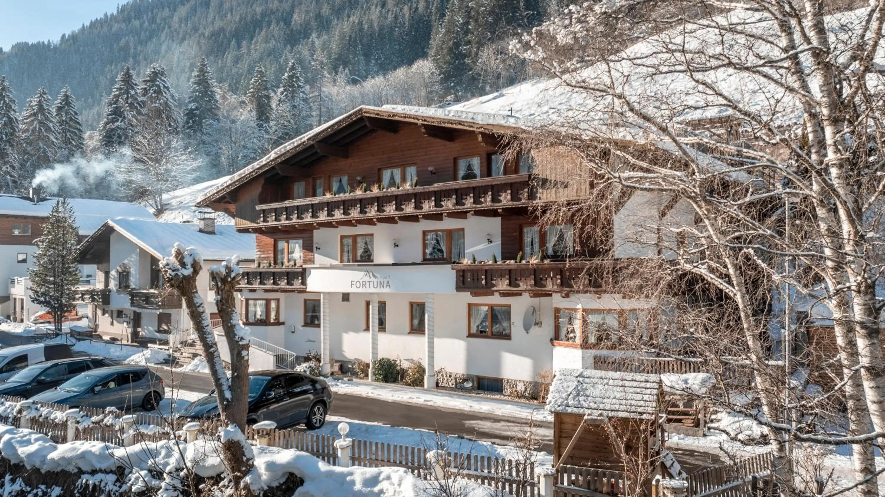 Property building in Apart Fortuna
