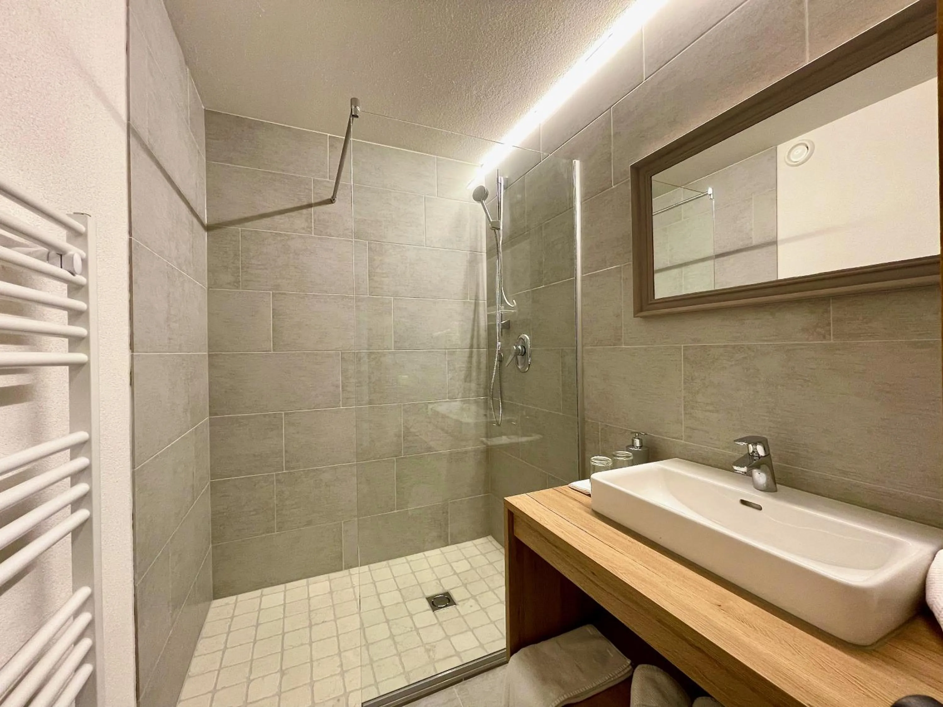 Shower in Apart Fortuna