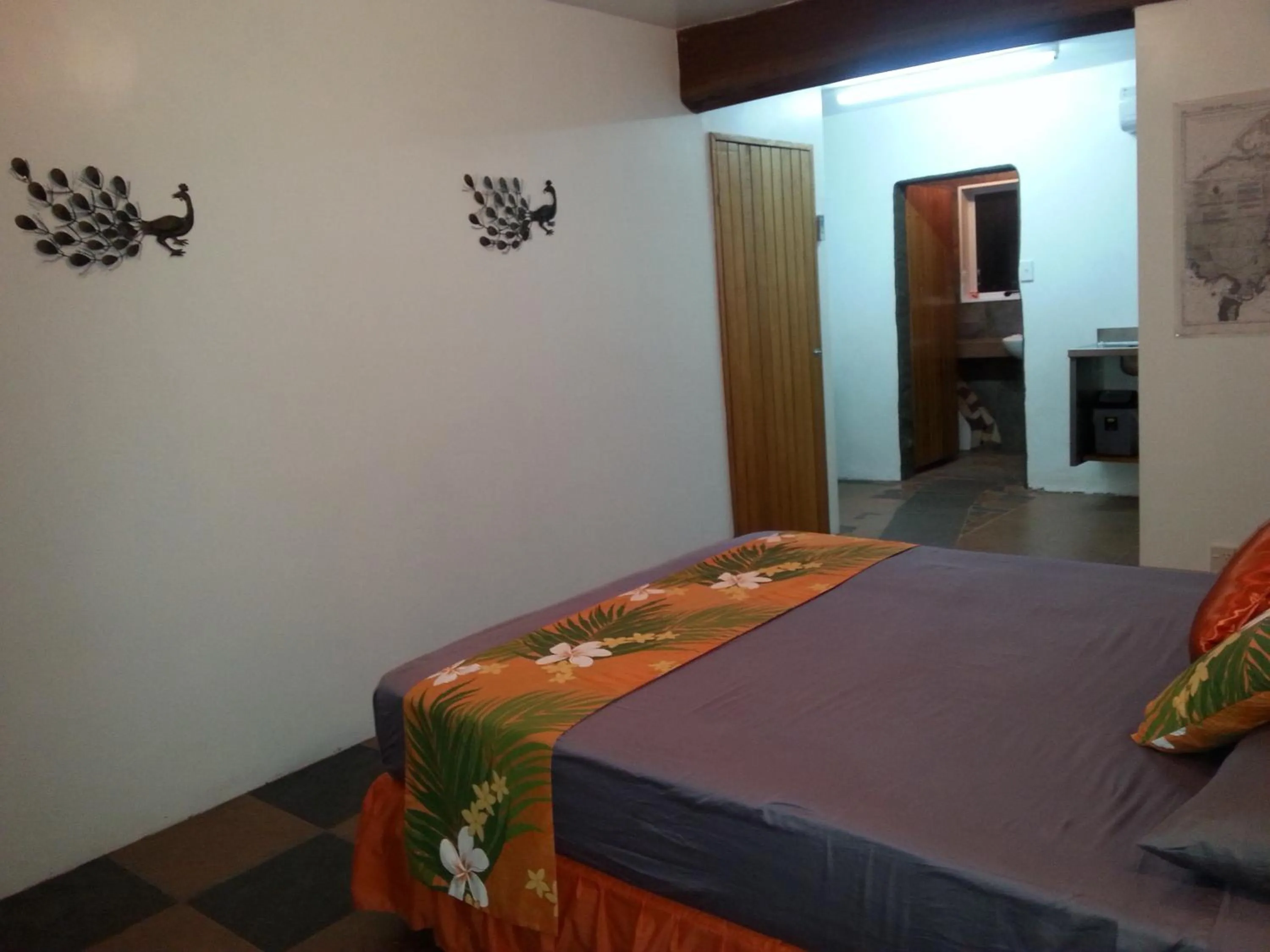 Photo of the whole room, Bed in Gecko Lodge Fiji