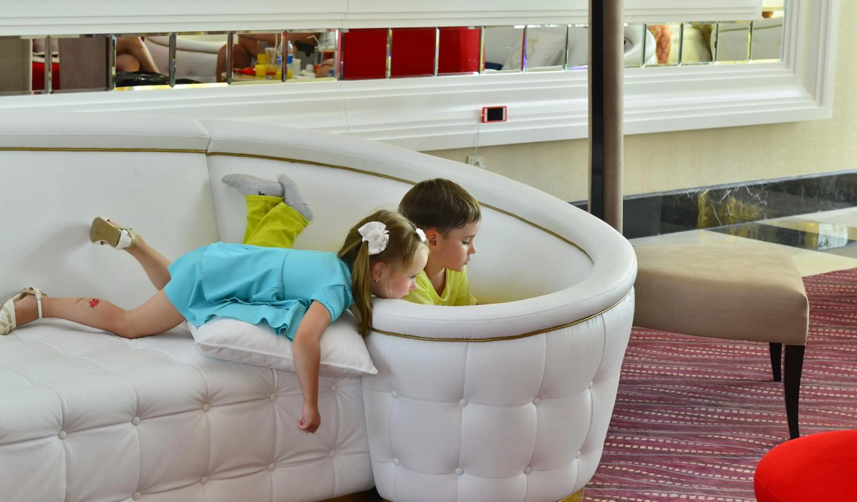 Lobby or reception, Bed in Azura Deluxe Resort & Spa - Ultra All Inclusive