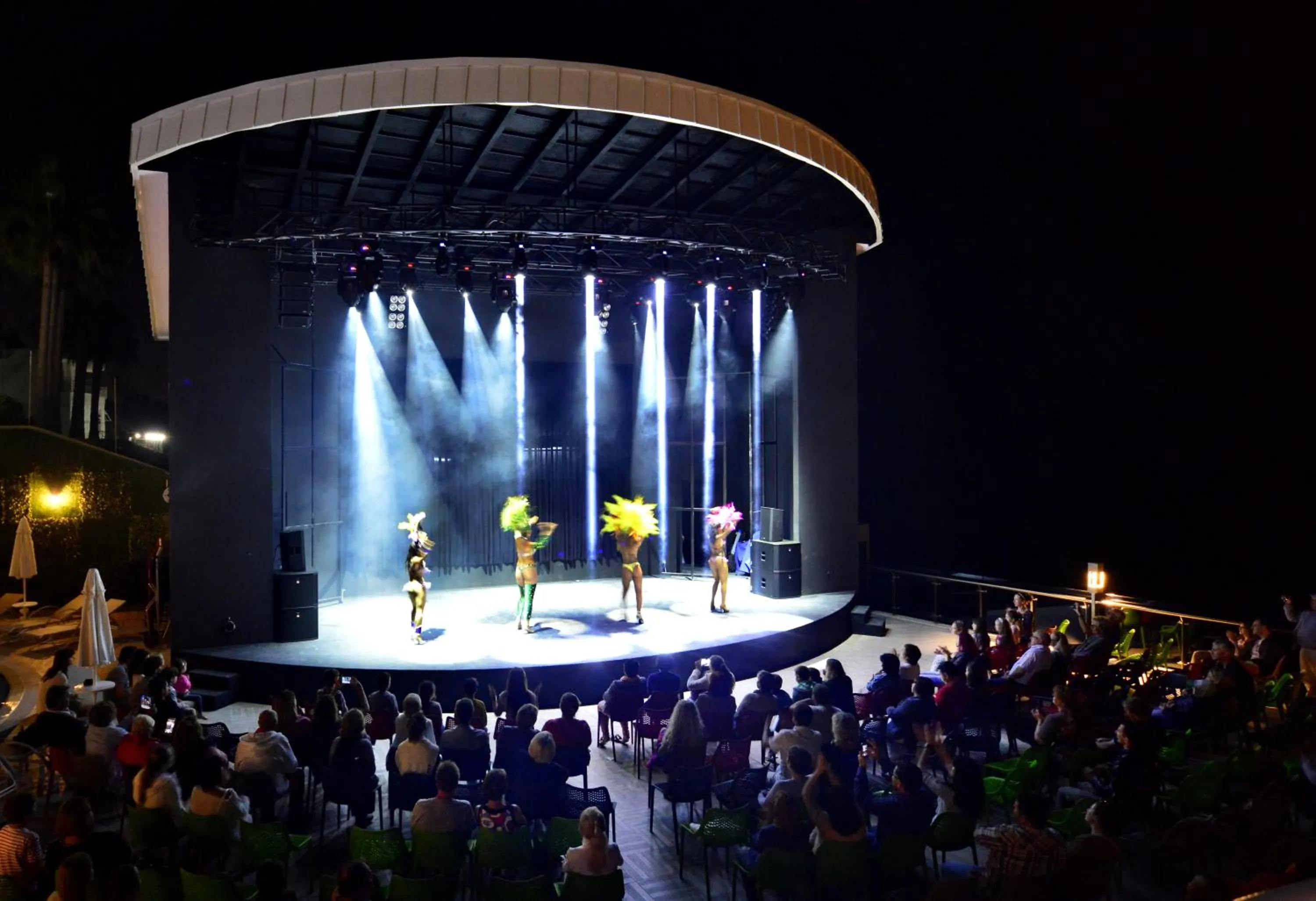 Evening entertainment in Azura Deluxe Resort & Spa - Ultra All Inclusive