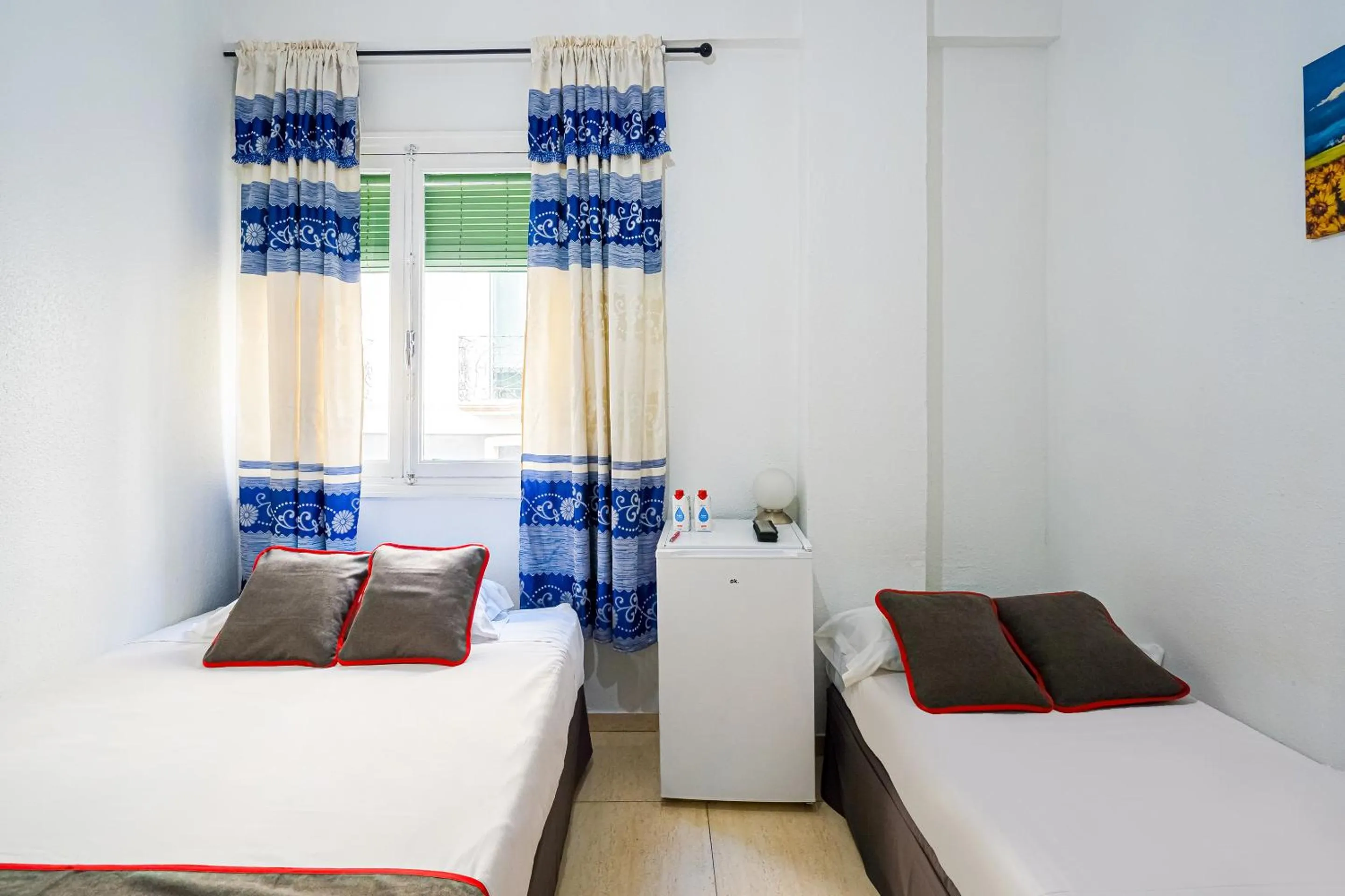 Photo of the whole room in Pensión Ayuntamiento