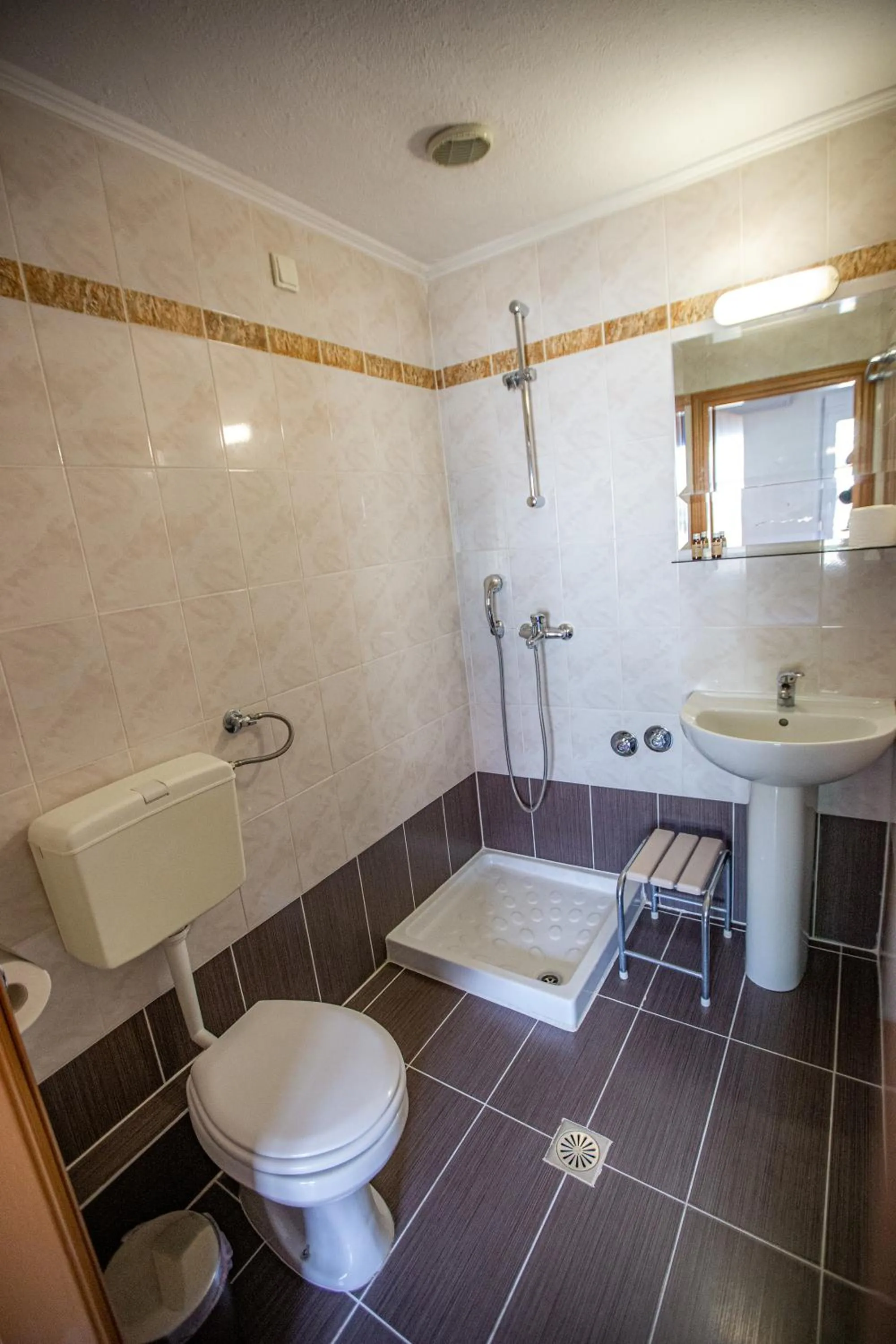 Shower in Giannis Hotel