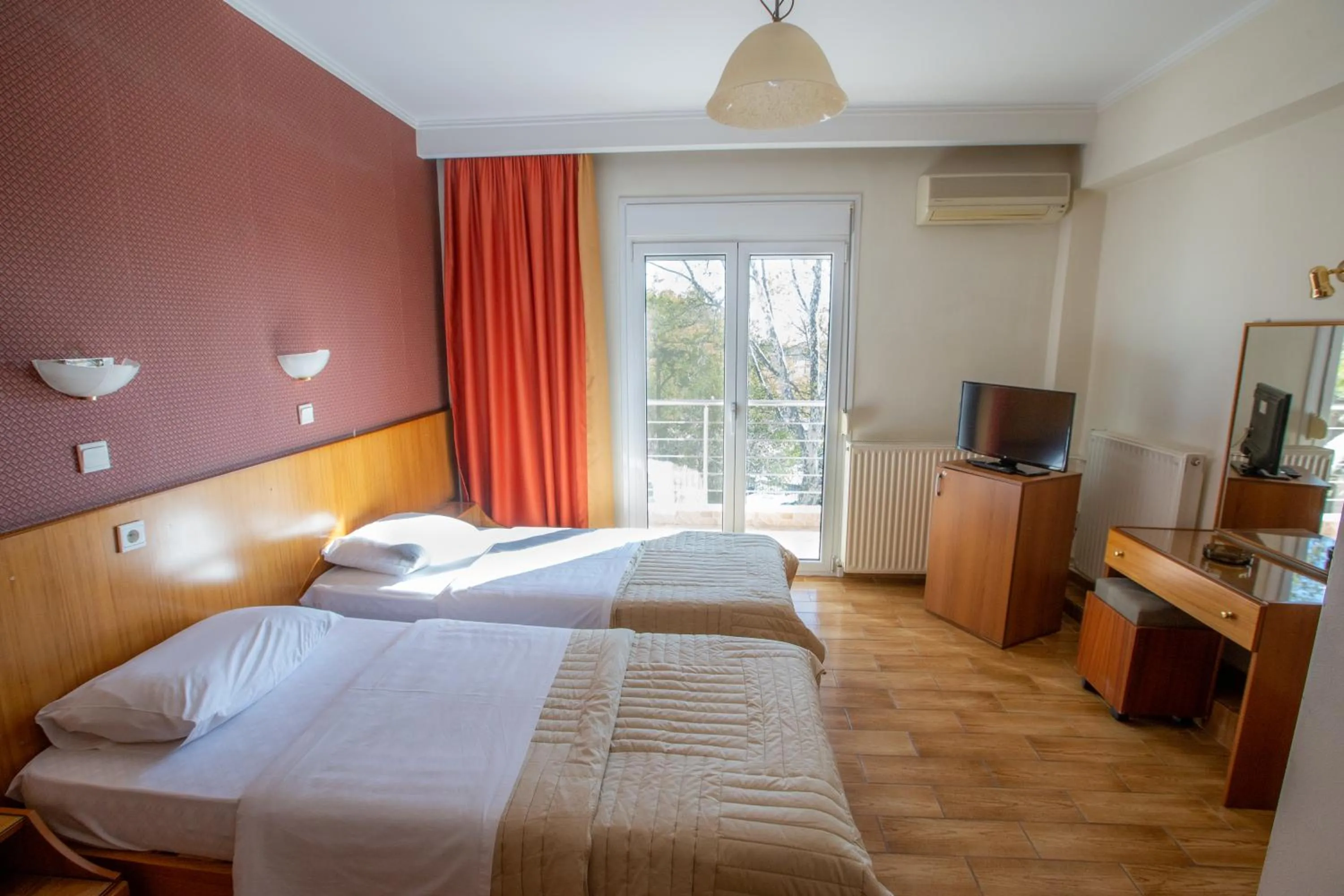 Bed in Giannis Hotel