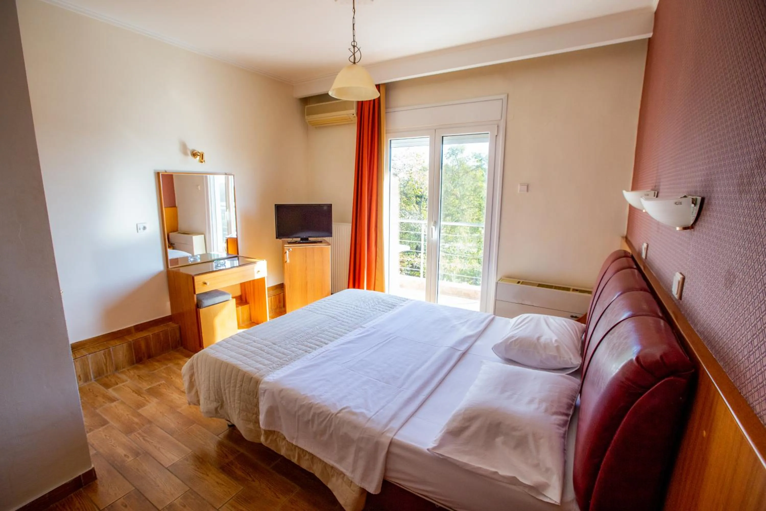 Bed in Giannis Hotel