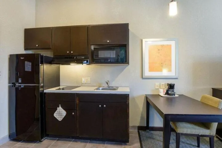 Kitchen or kitchenette in Hallmarc Studios