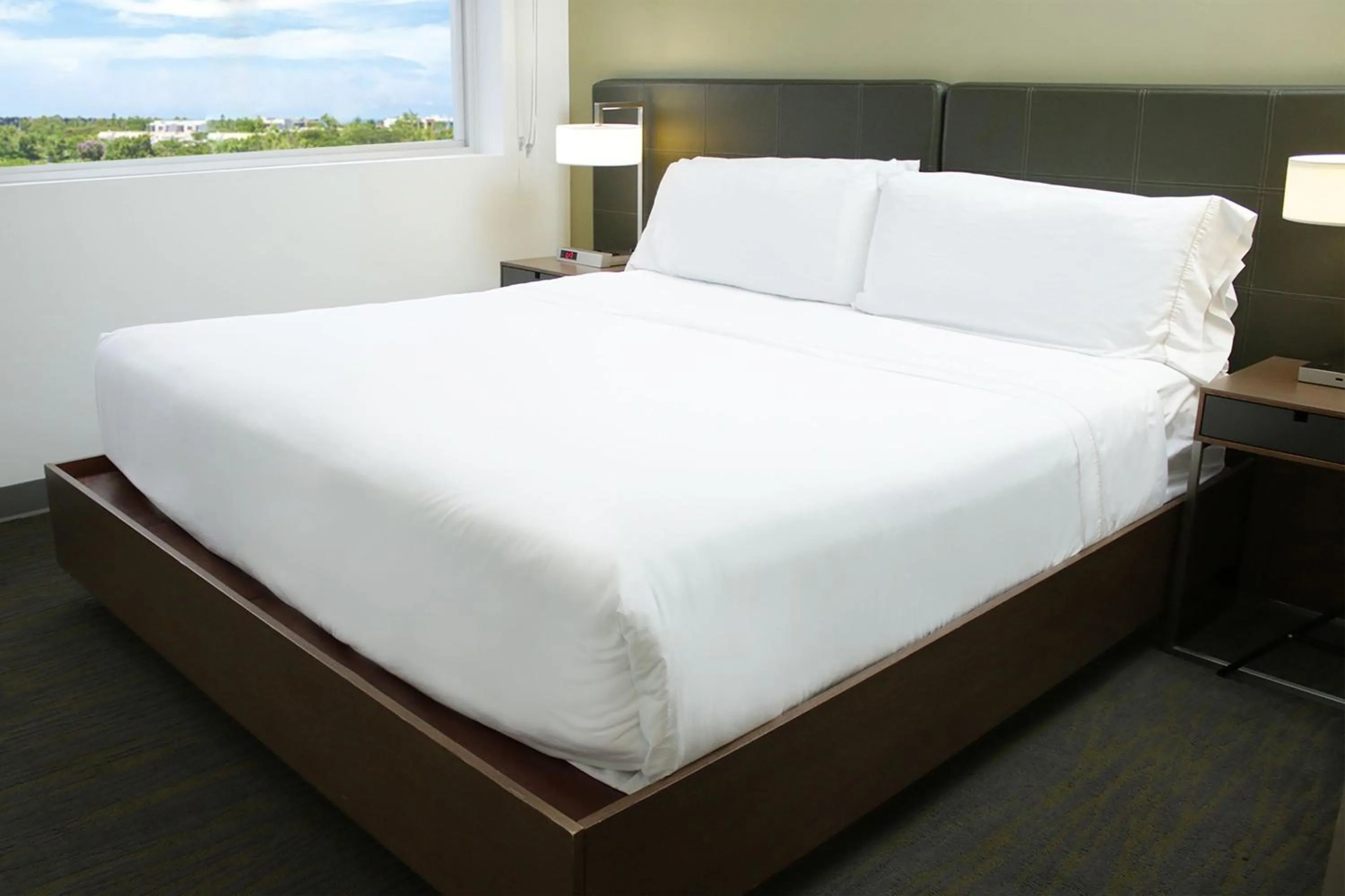 Bedroom, Bed in Element Miami Doral