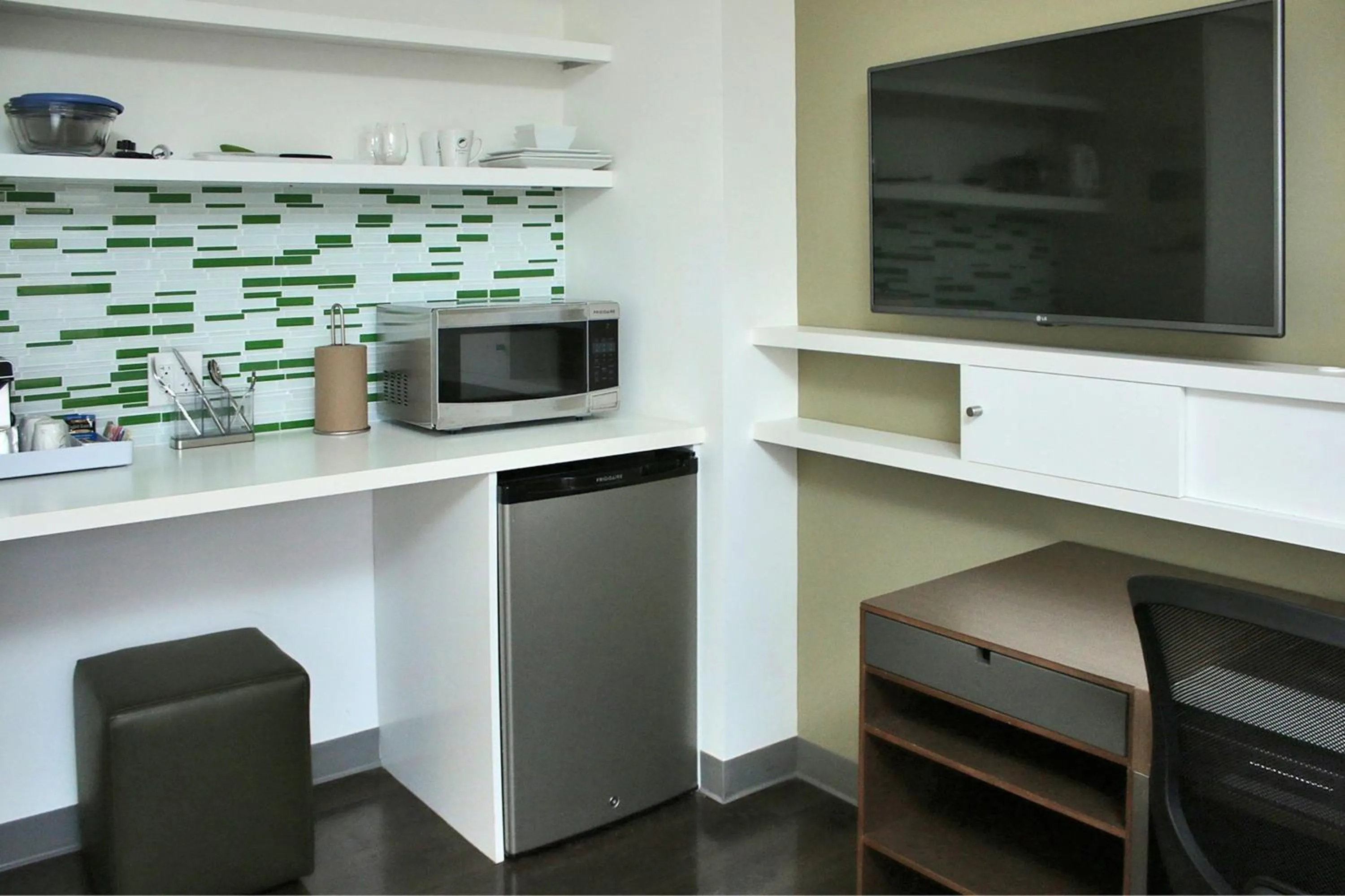 Kitchen or kitchenette in Element Miami Doral