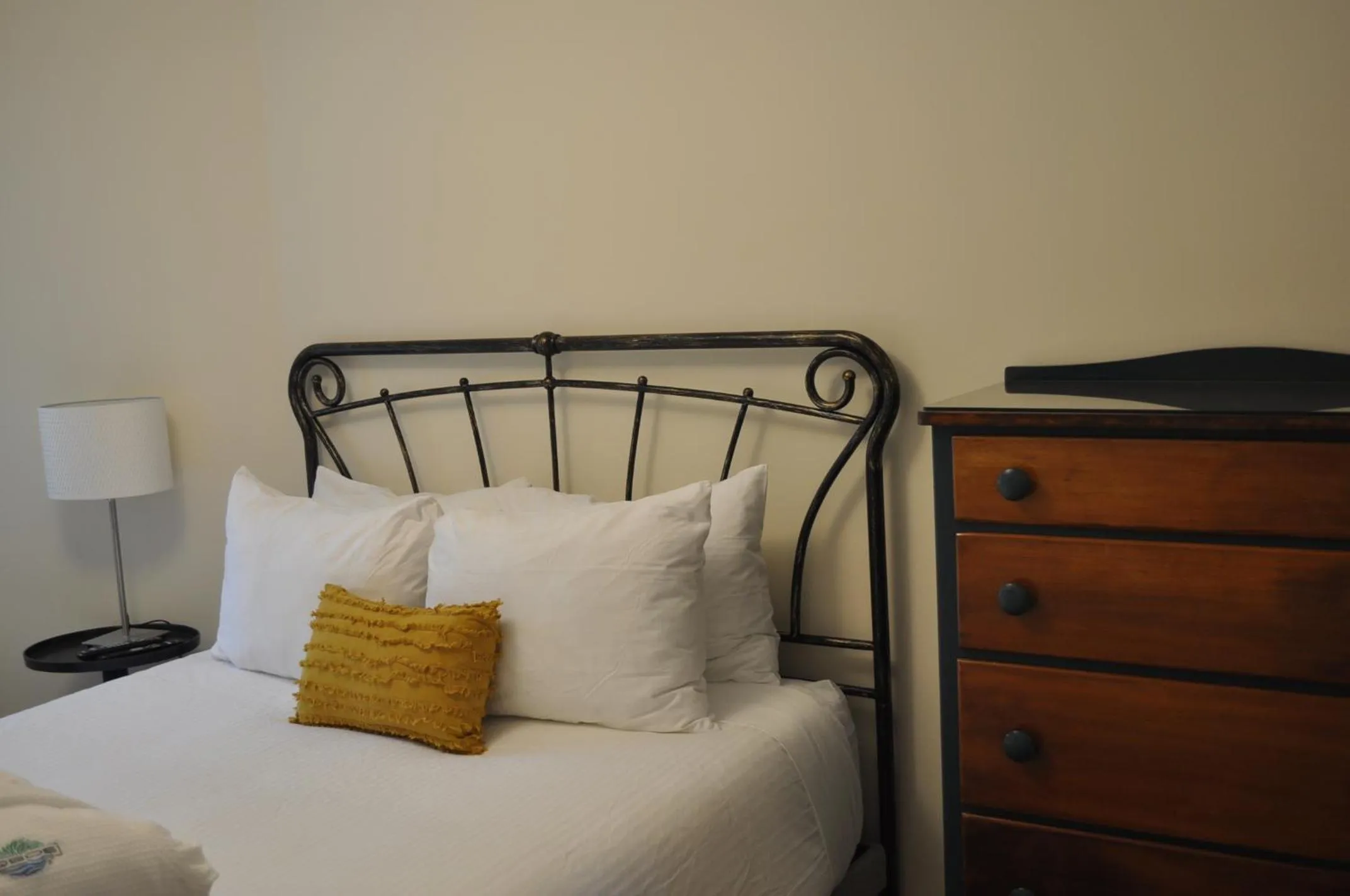 Bed in Qualicum Beach Ocean Suites