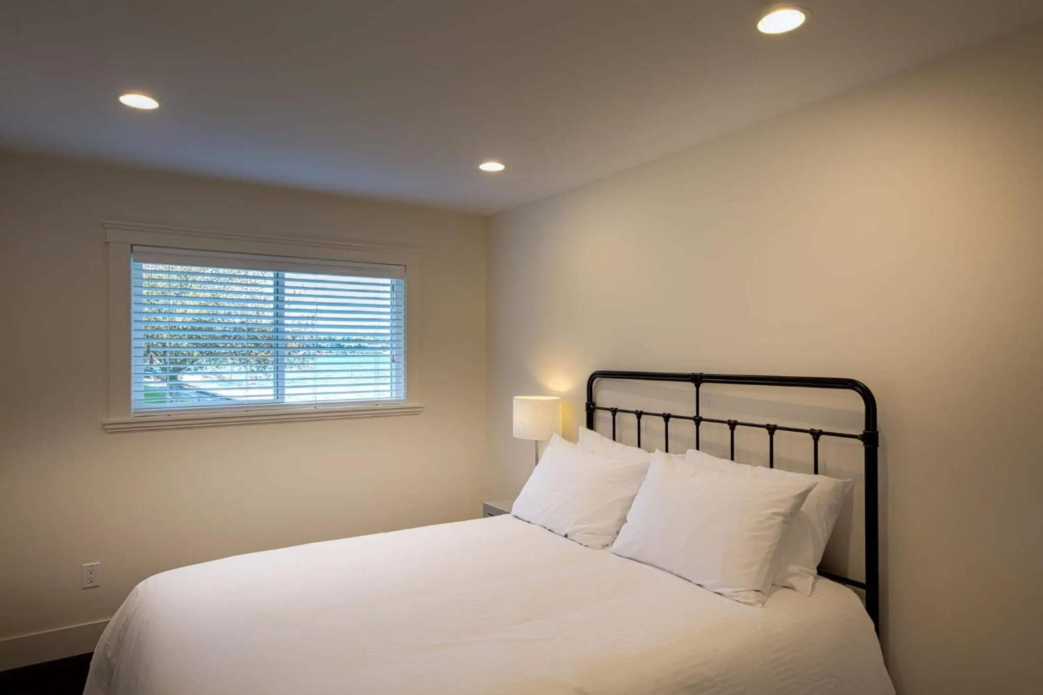 Bed in Qualicum Beach Ocean Suites
