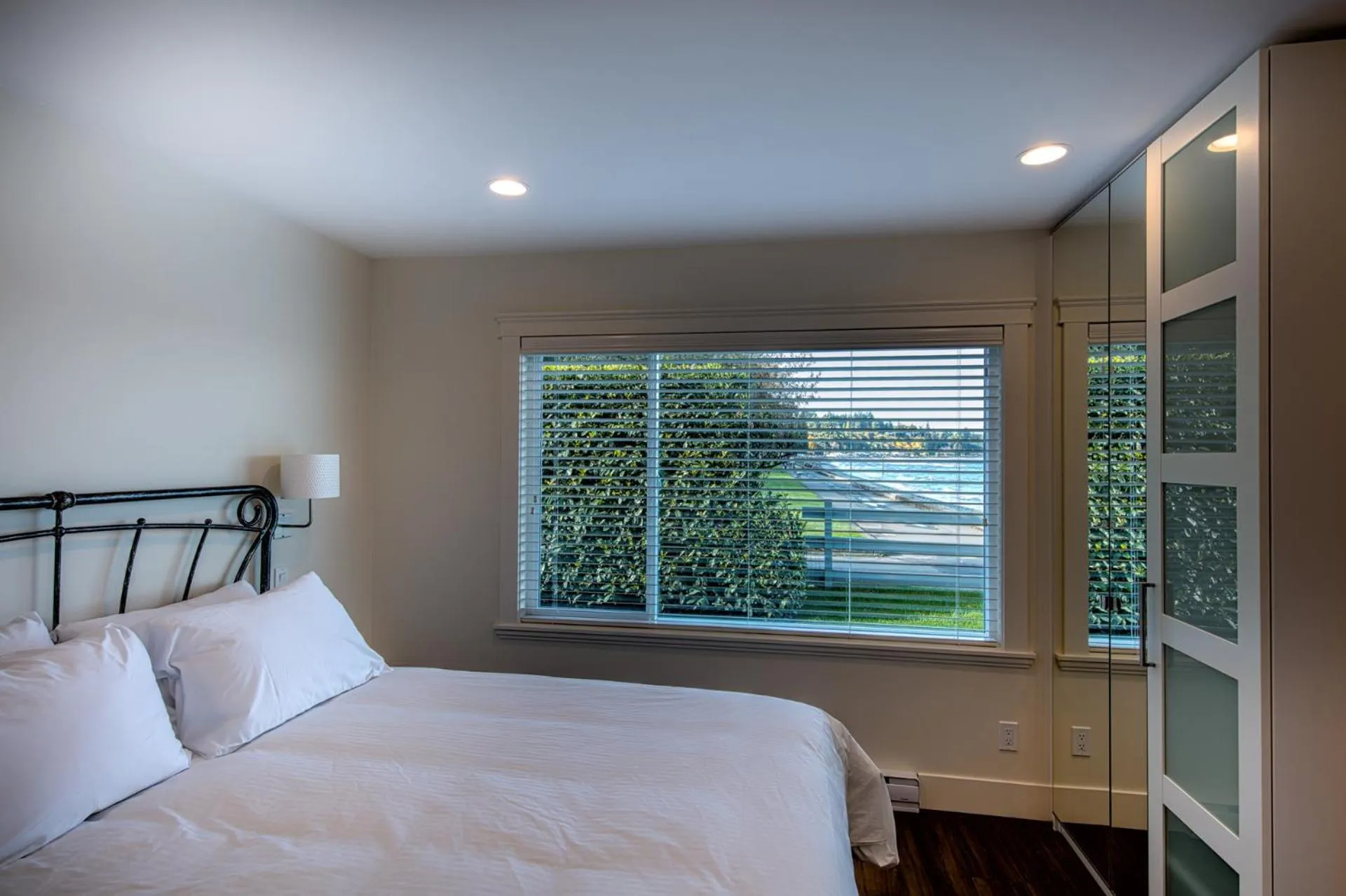 Bed in Qualicum Beach Ocean Suites
