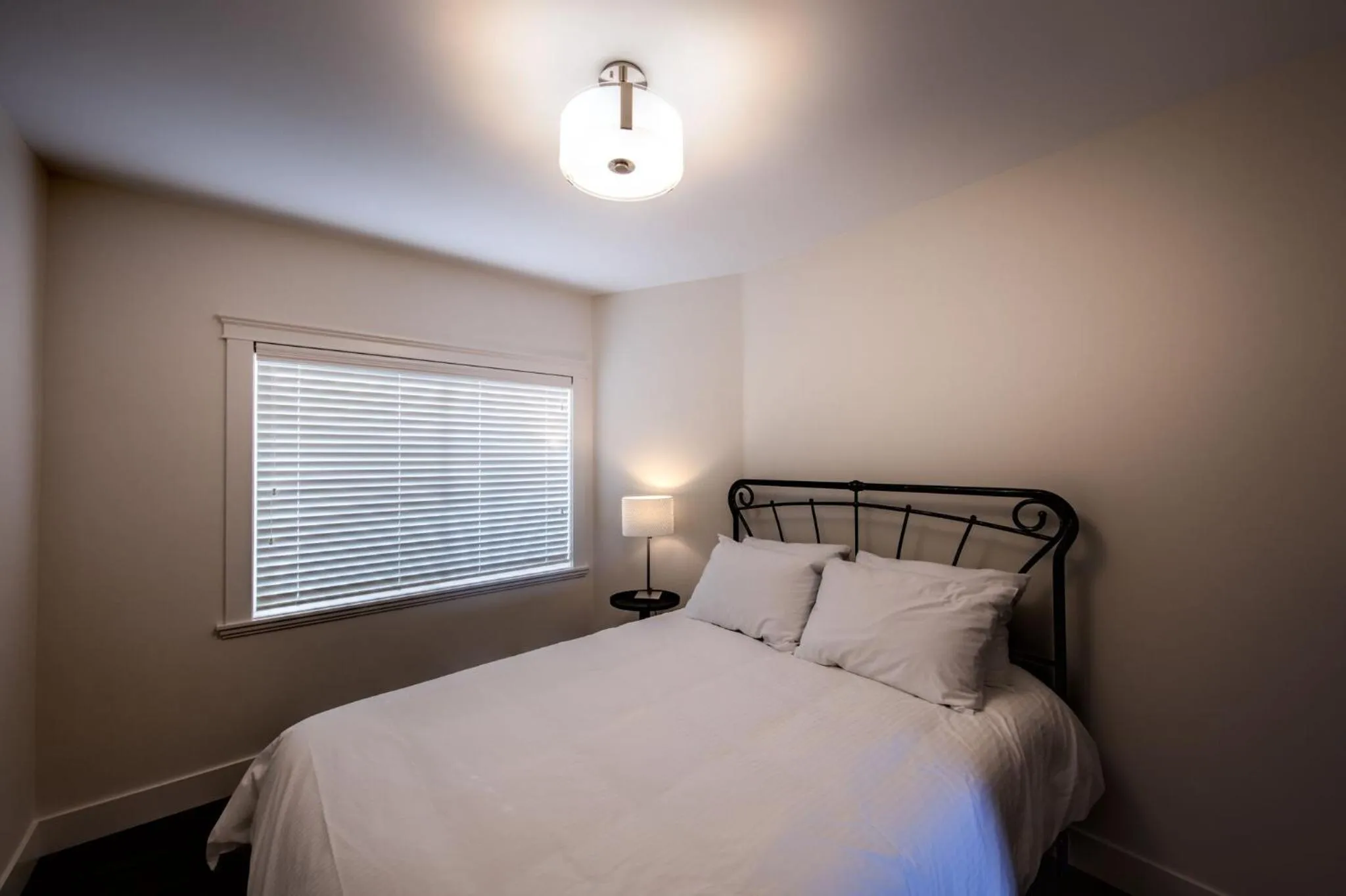 Bed in Qualicum Beach Ocean Suites