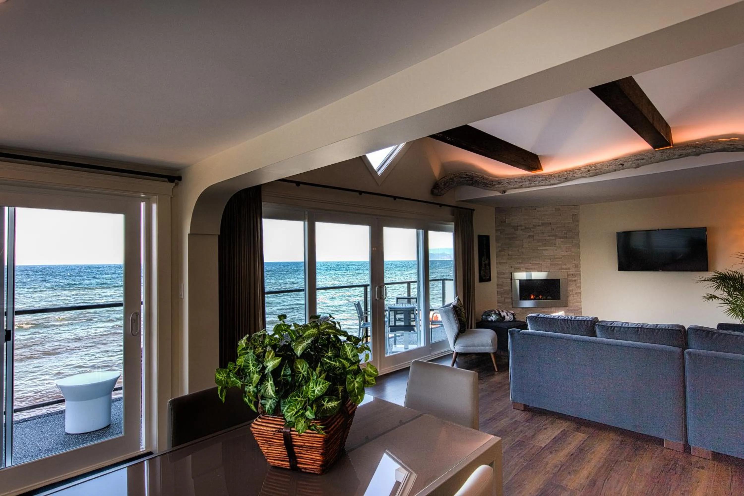 Communal lounge/ TV room in Qualicum Beach Ocean Suites
