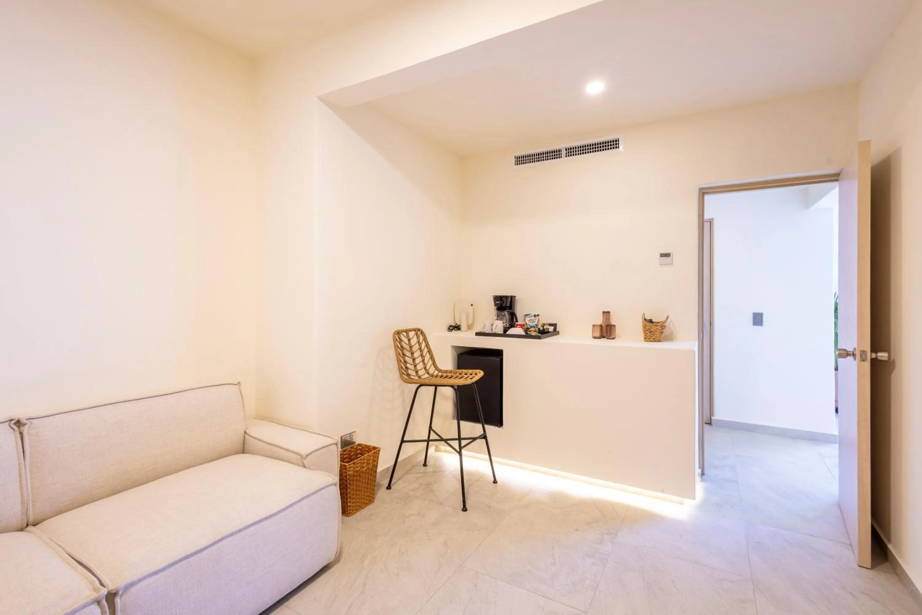 Living room in Cabo Break Hotel