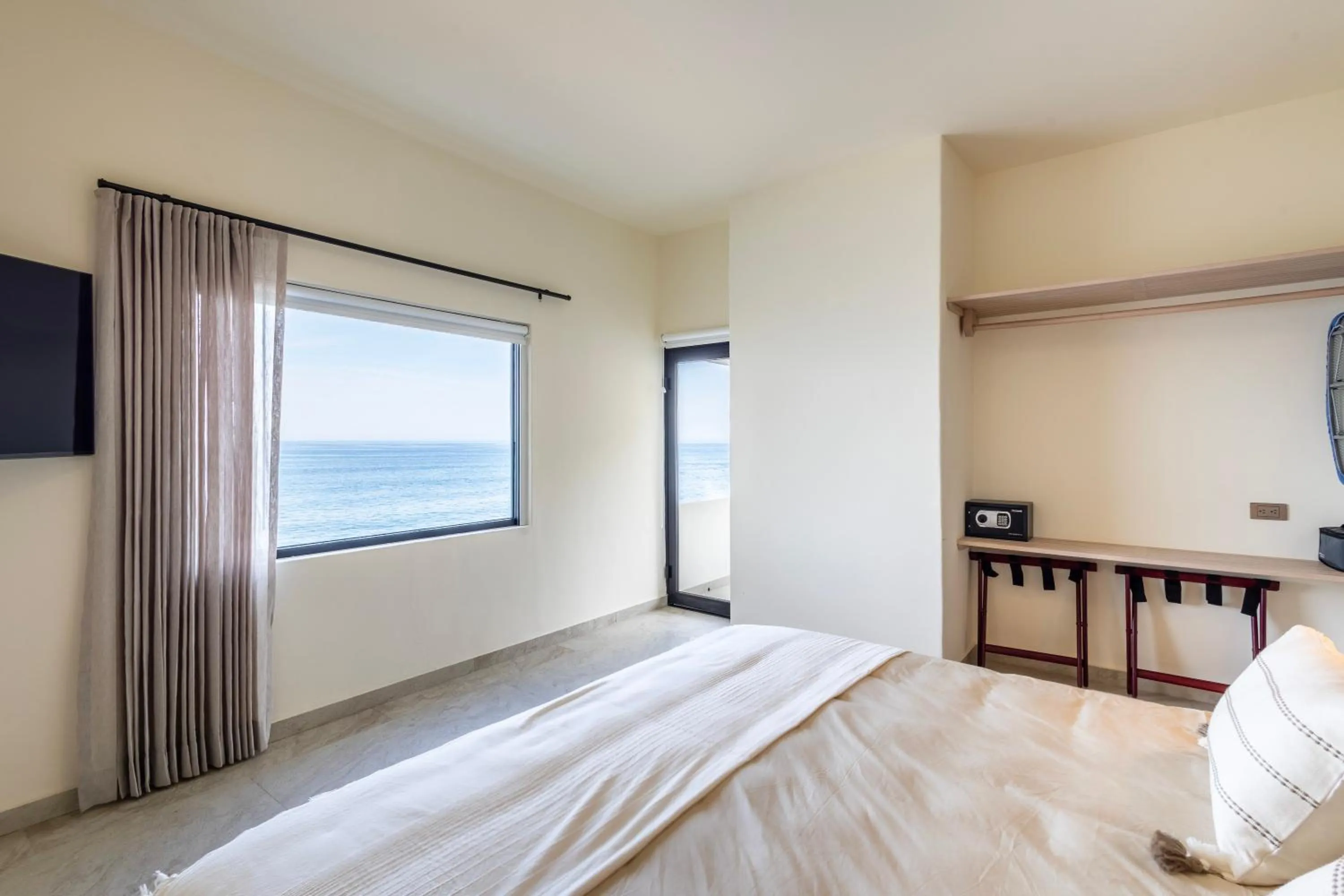 Bed in Cabo Break Hotel