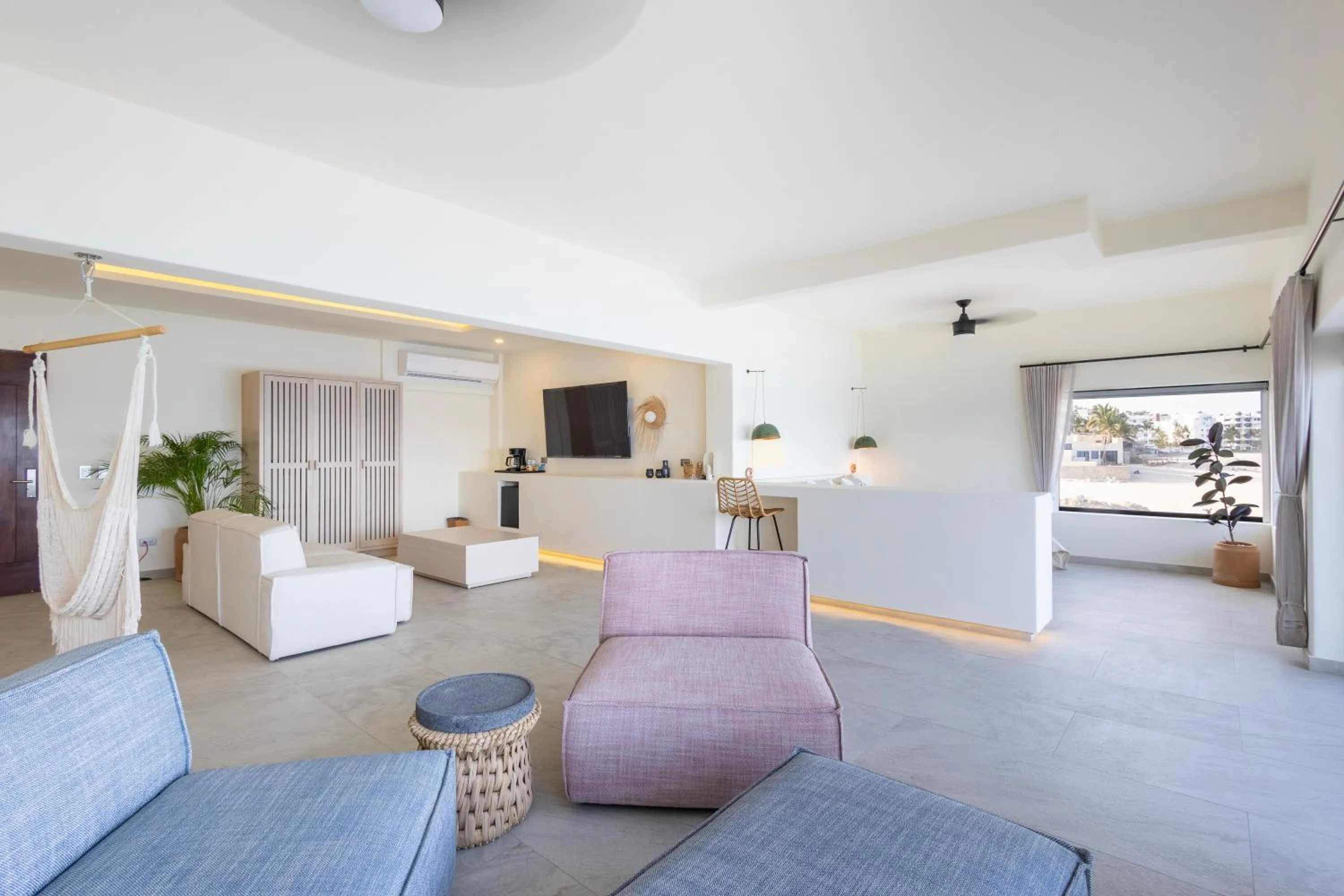 Living room in Cabo Break Hotel