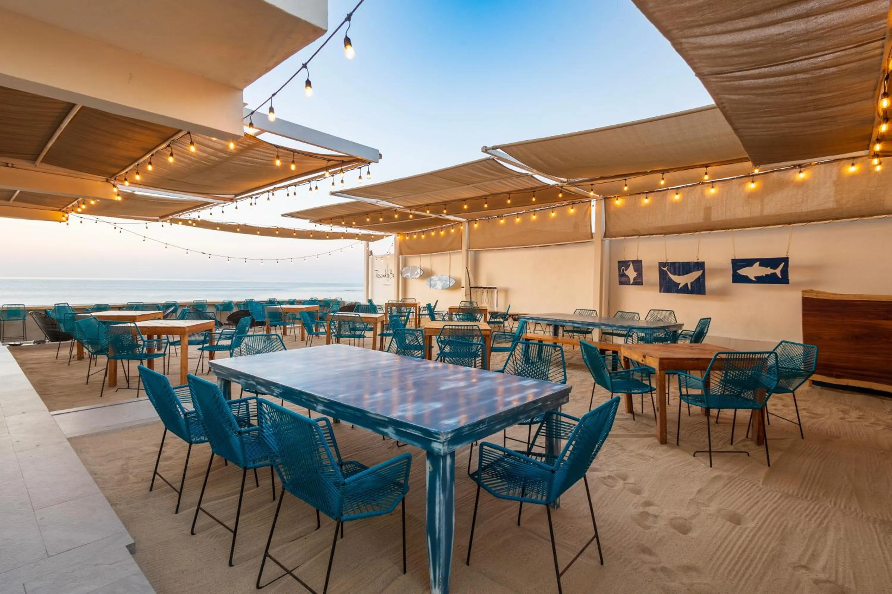 Restaurant/places to eat in Cabo Break Hotel