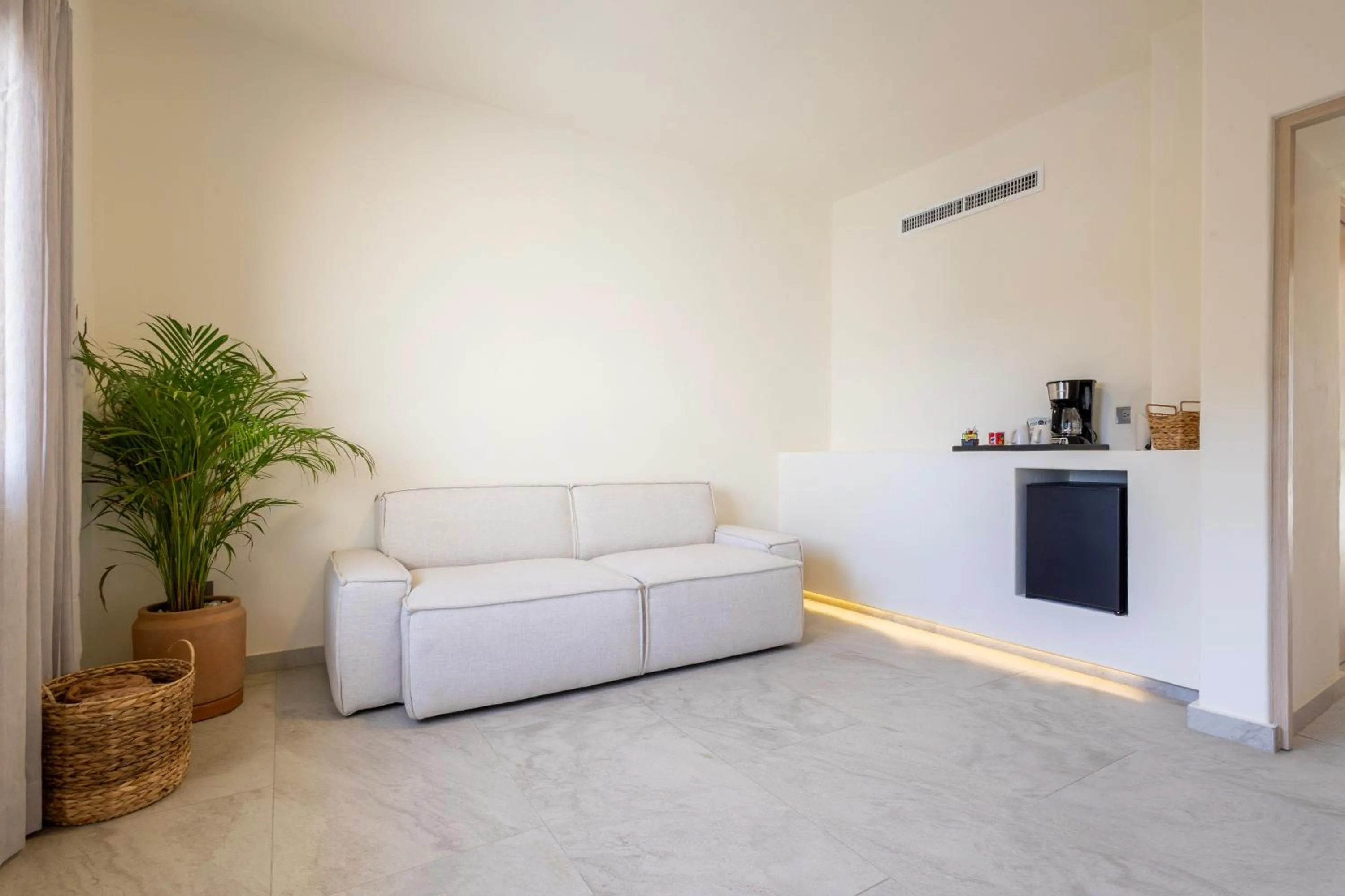 Living room in Cabo Break Hotel