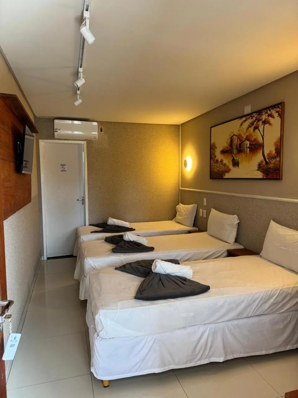 Photo of the whole room, Bed in Pousada Elo Inn