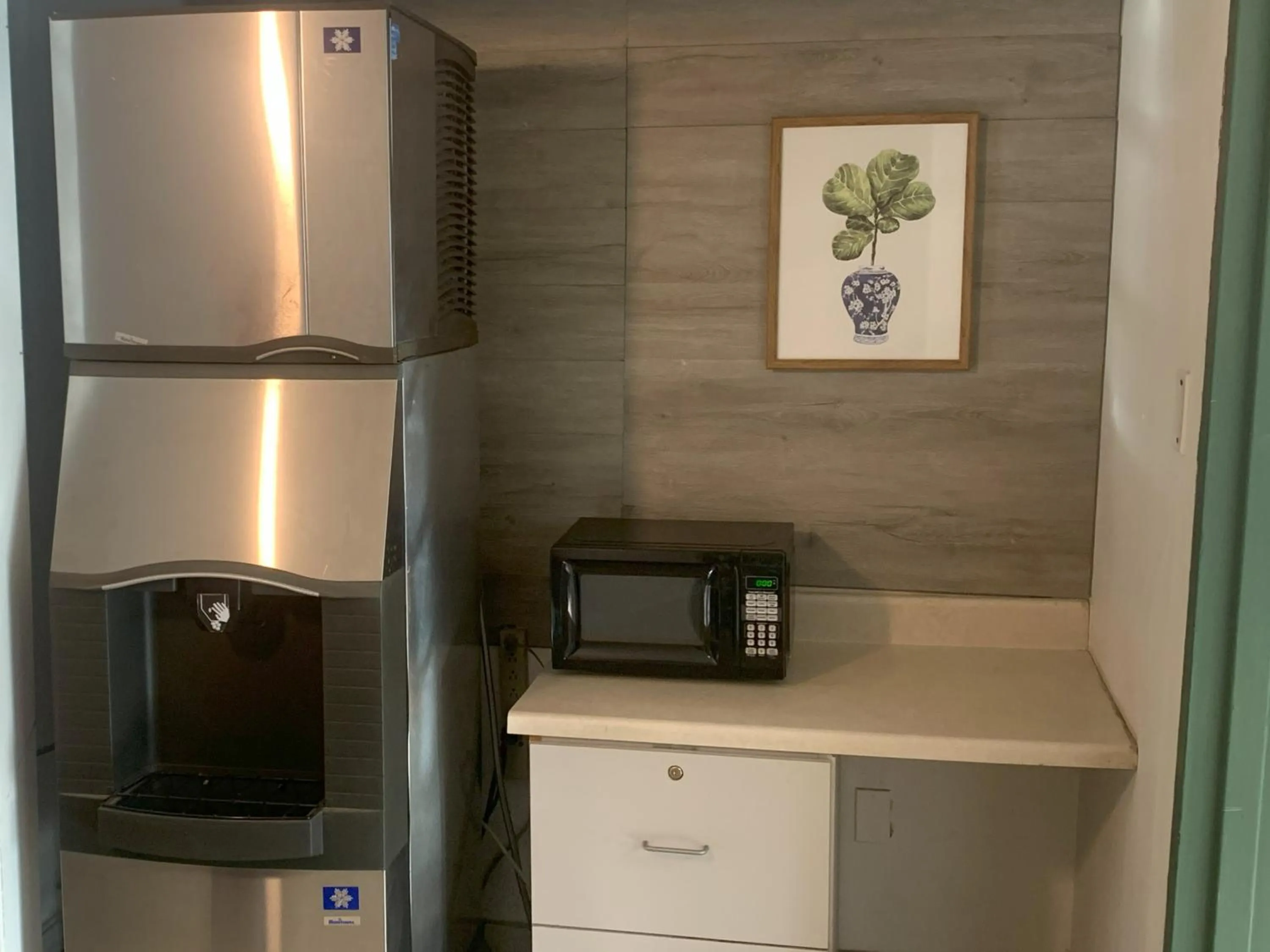 microwave in THE INN-Pittsburgh