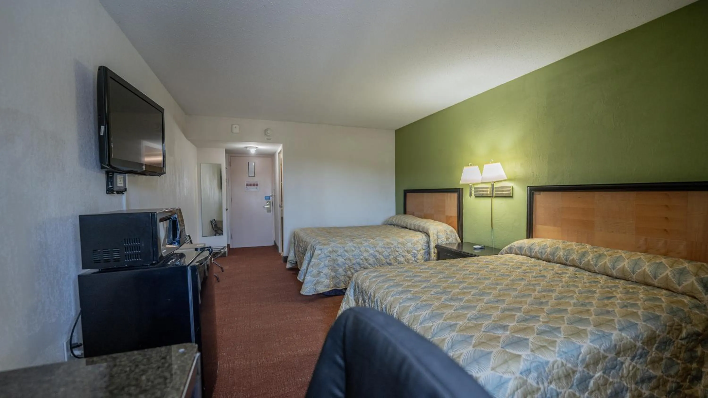 Photo of the whole room, Bed in THE INN-Pittsburgh