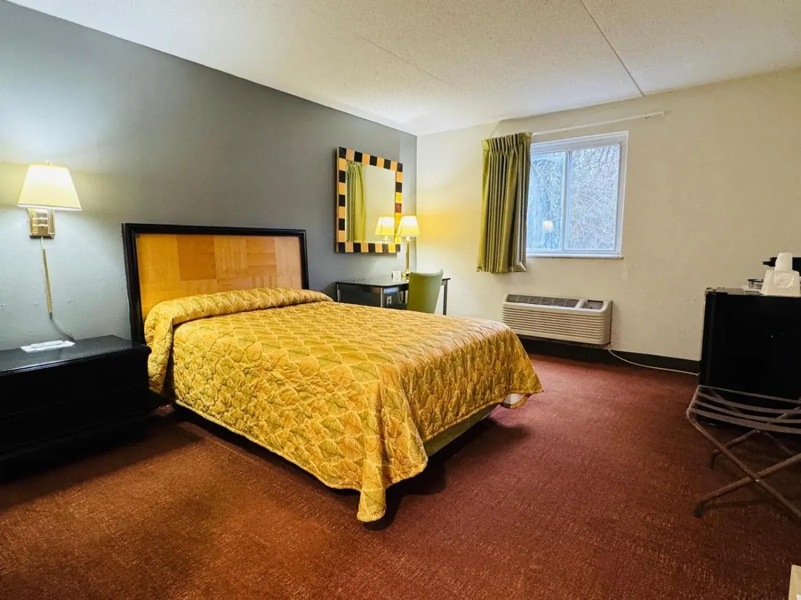 View (from property/room), Bed in THE INN-Pittsburgh View (from property/room), Bed in THE INN-Pittsburgh