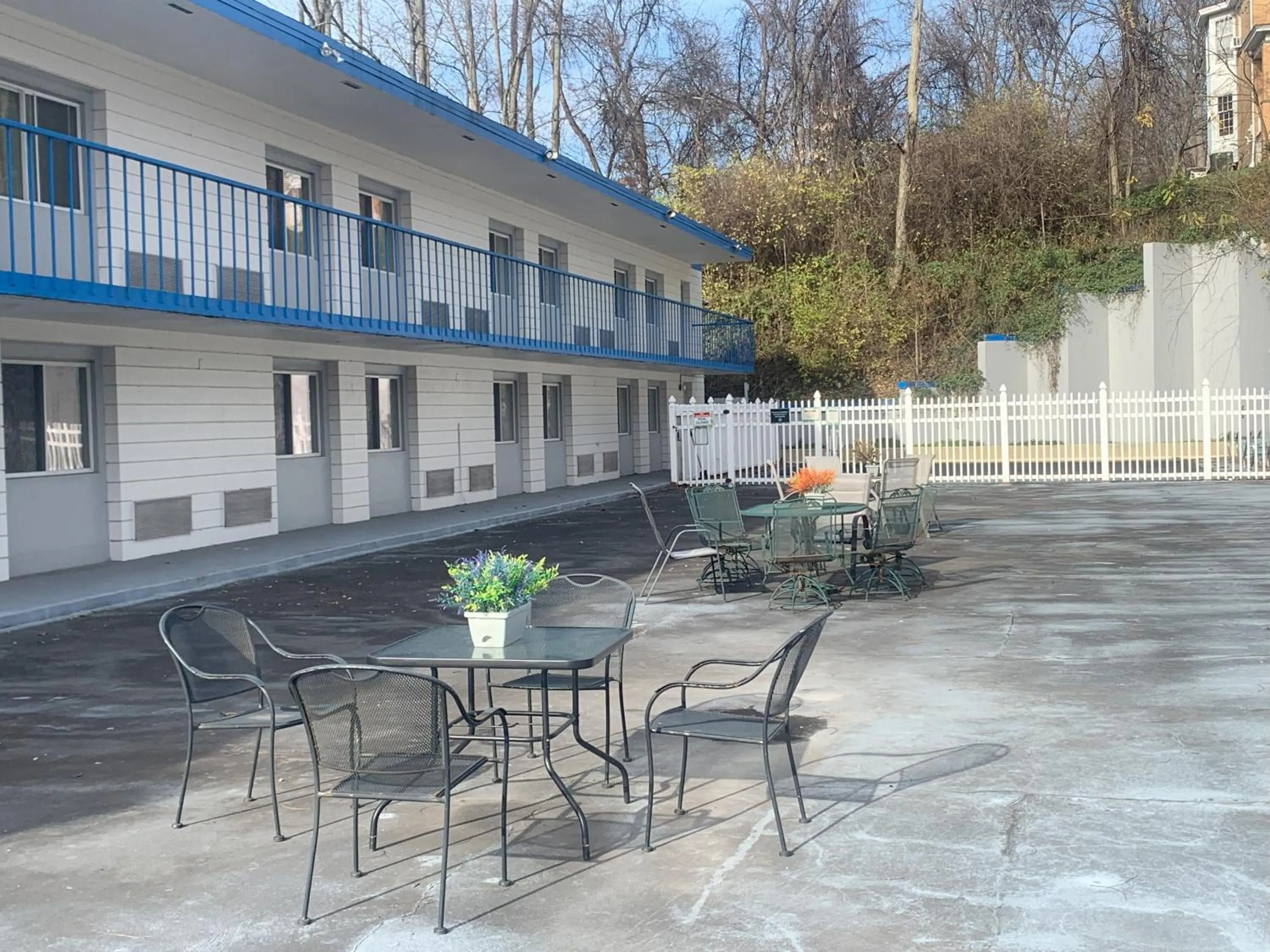 sunbed in THE INN-Pittsburgh