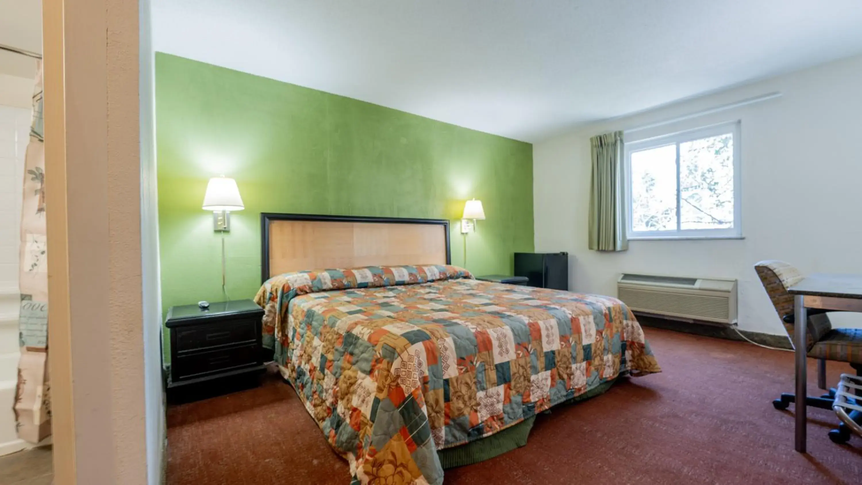 Photo of the whole room, Bed in THE INN-Pittsburgh Photo of the whole room, Bed in THE INN-Pittsburgh