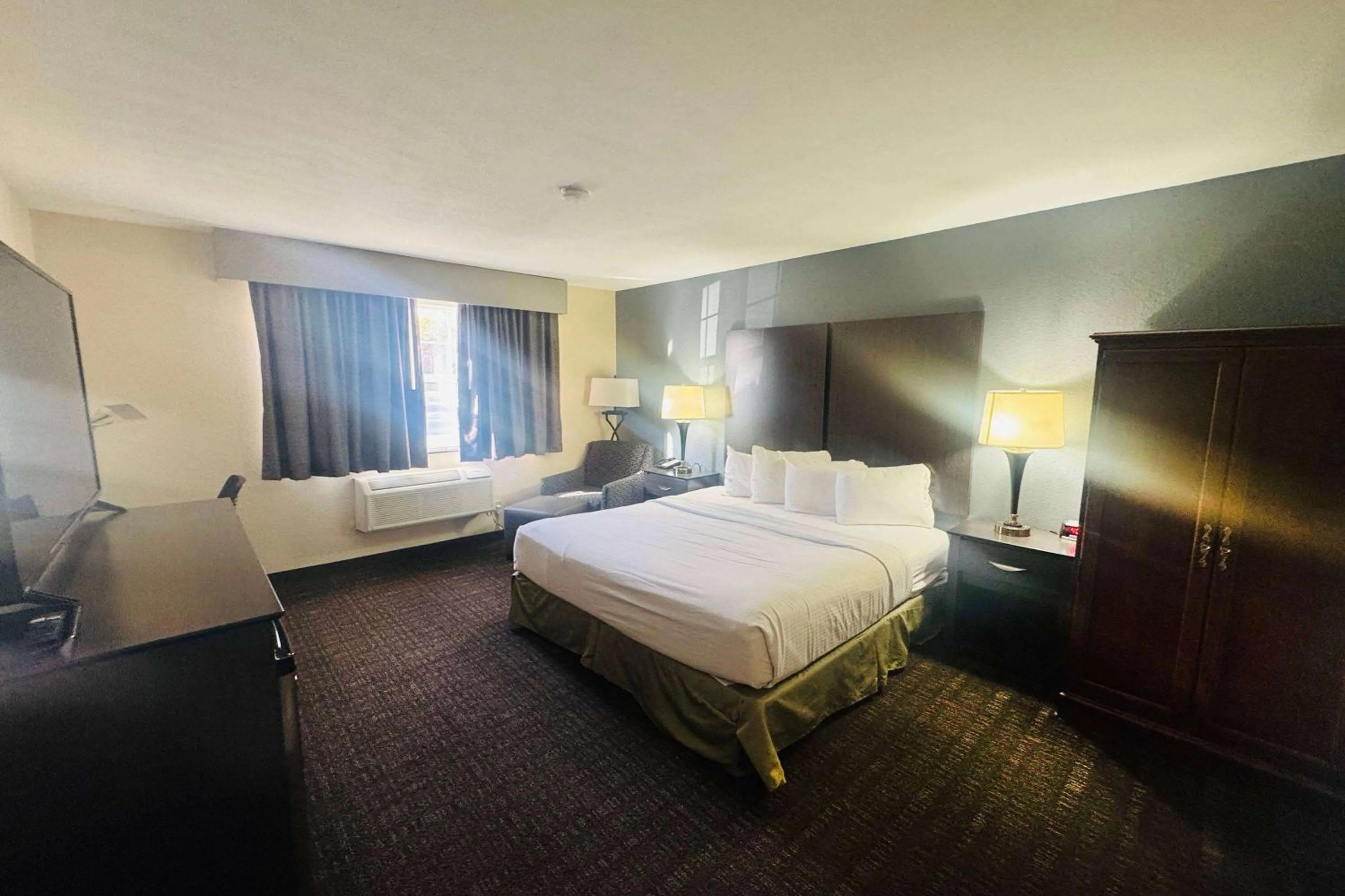 Photo of the whole room, Bed in Best Western Chester Hotel