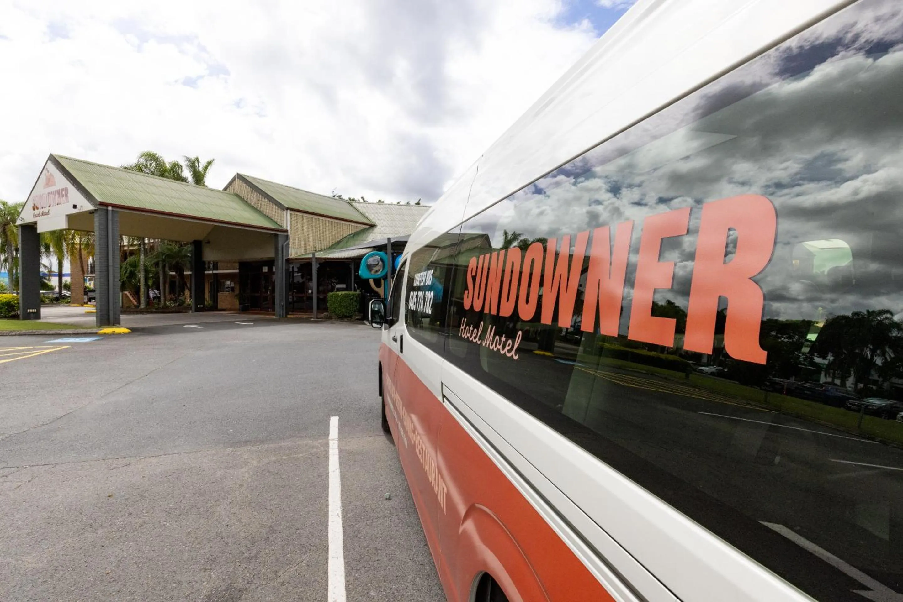 Property building in Sundowner Hotel Motel