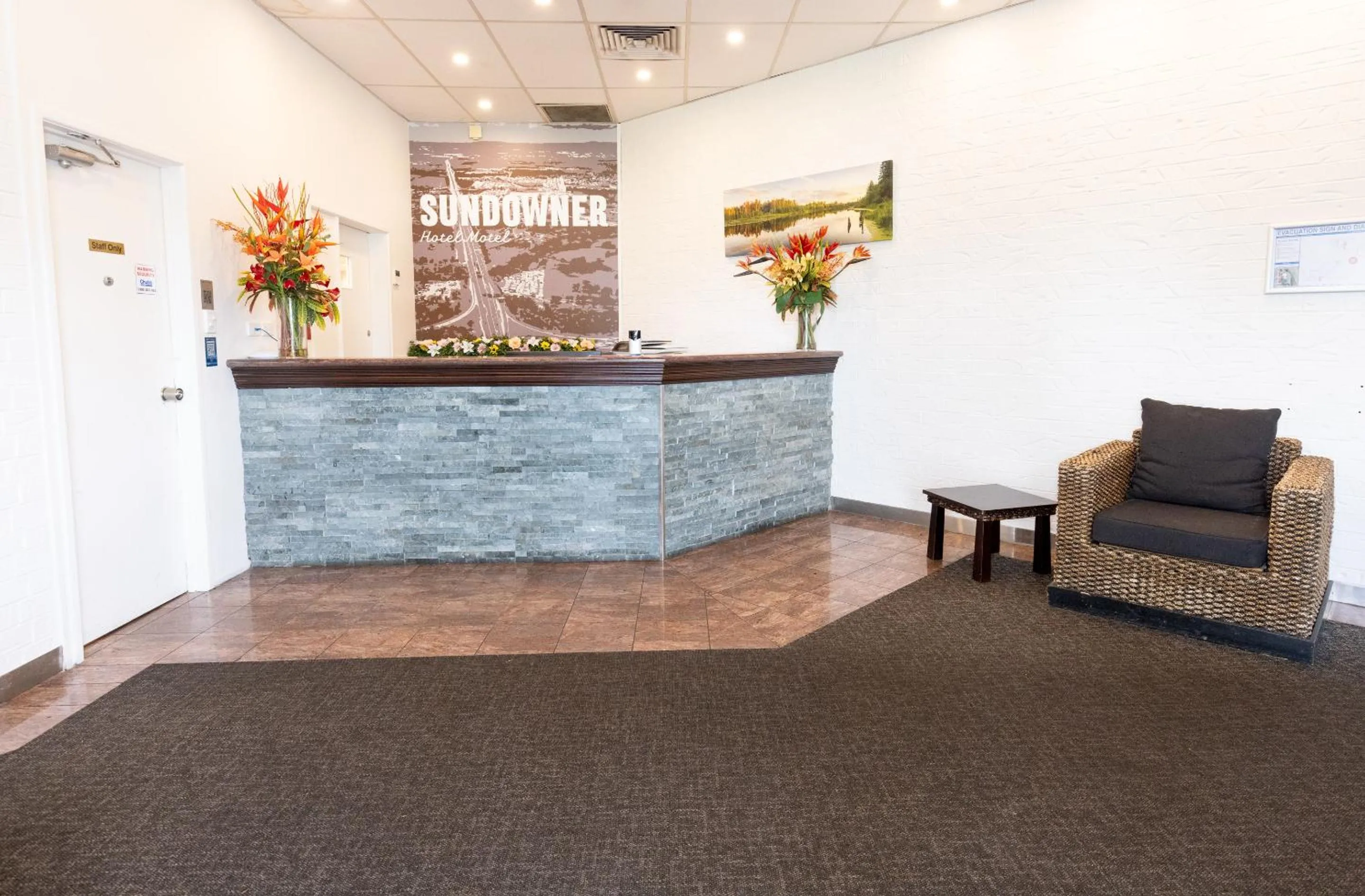 Lobby or reception in Sundowner Hotel Motel