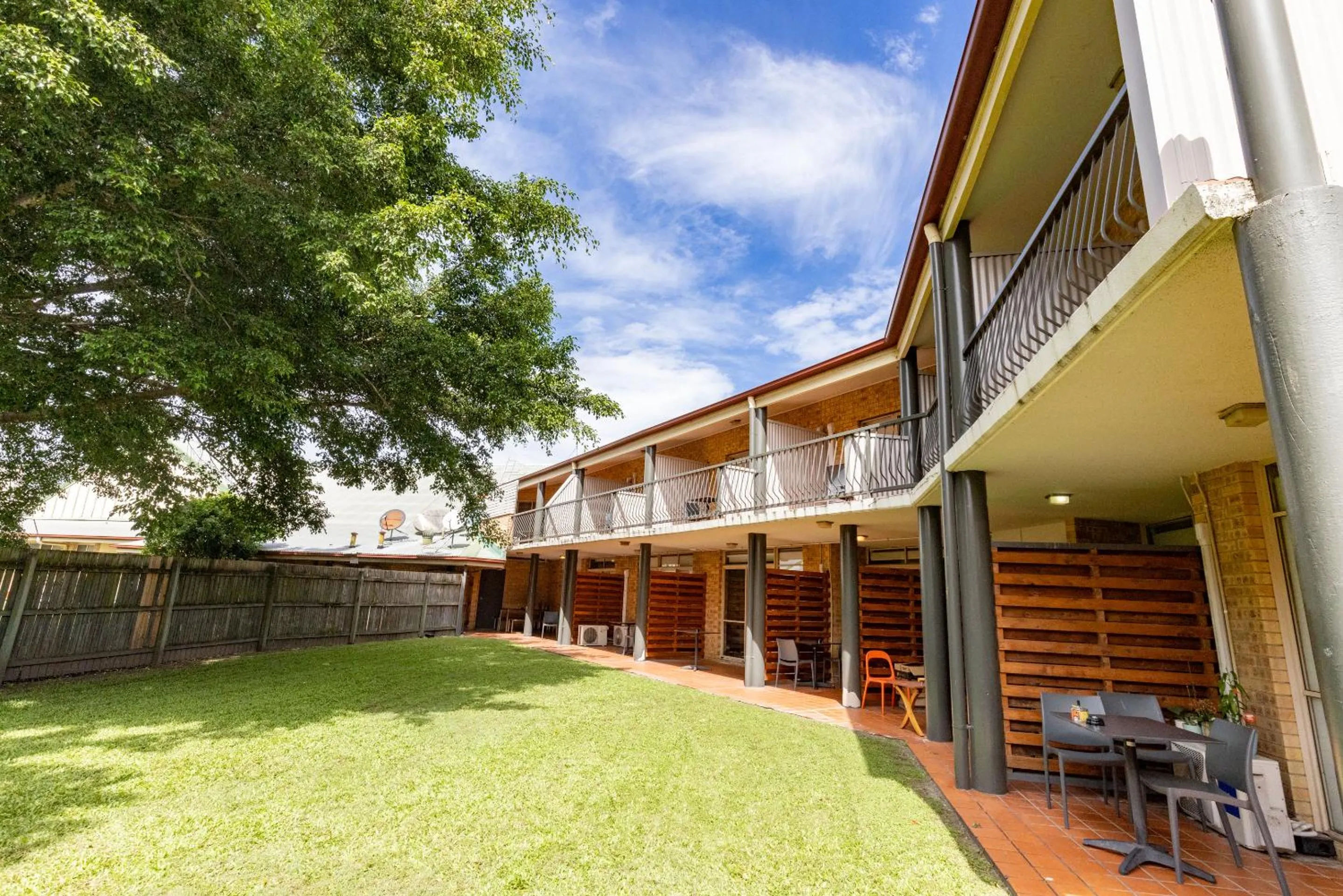 Property building in Sundowner Hotel Motel