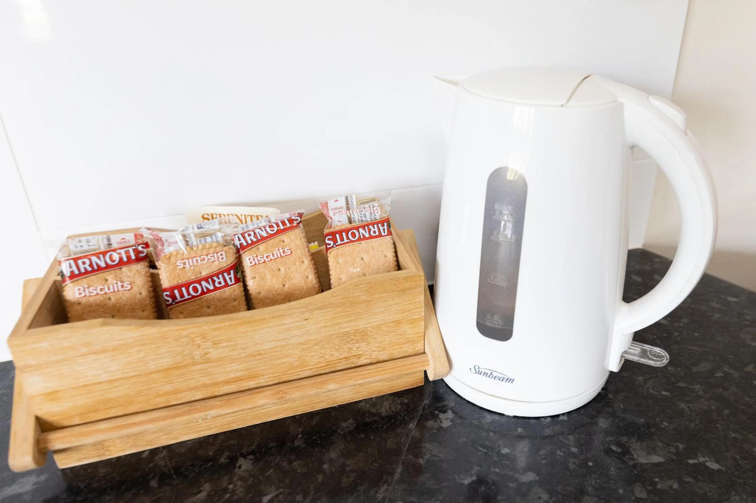 Coffee/tea facilities in Sundowner Hotel Motel