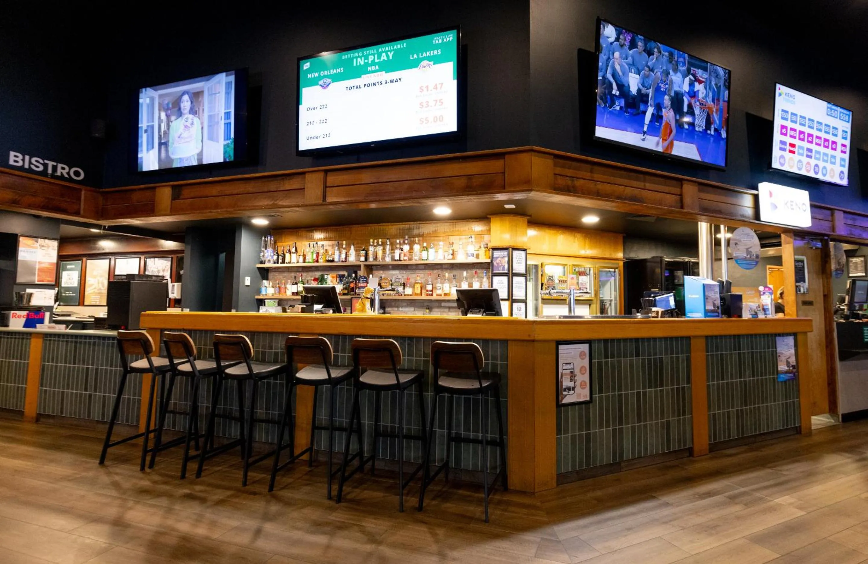 Lounge or bar in Sundowner Hotel Motel