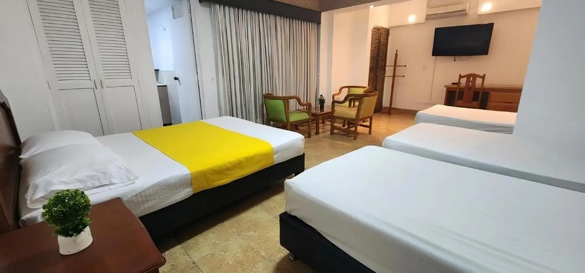 Family Room in Hotel Laureles 70 Medellín Family Room in Hotel Laureles 70 Medellín