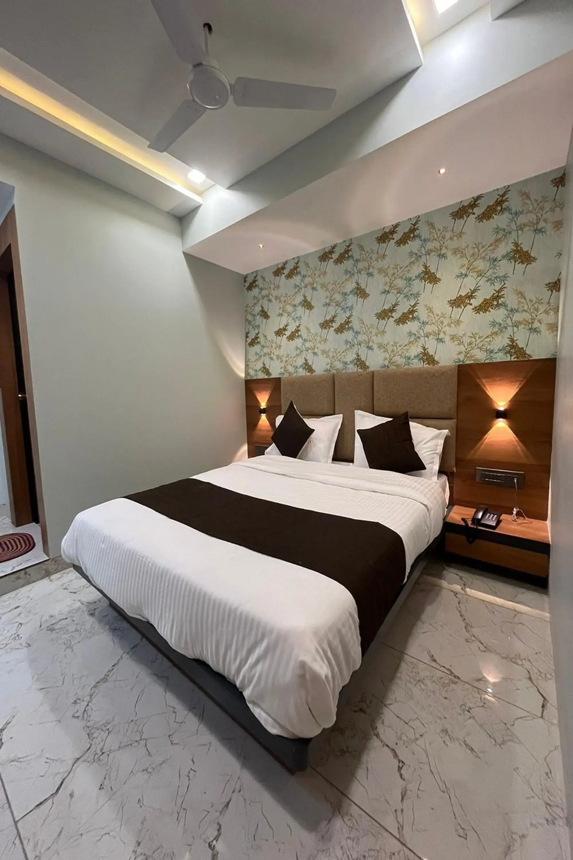 Bedroom, Bed in Hotel Moon Light Isanpur Ahmedabad Bedroom, Bed in Hotel Moon Light Isanpur Ahmedabad