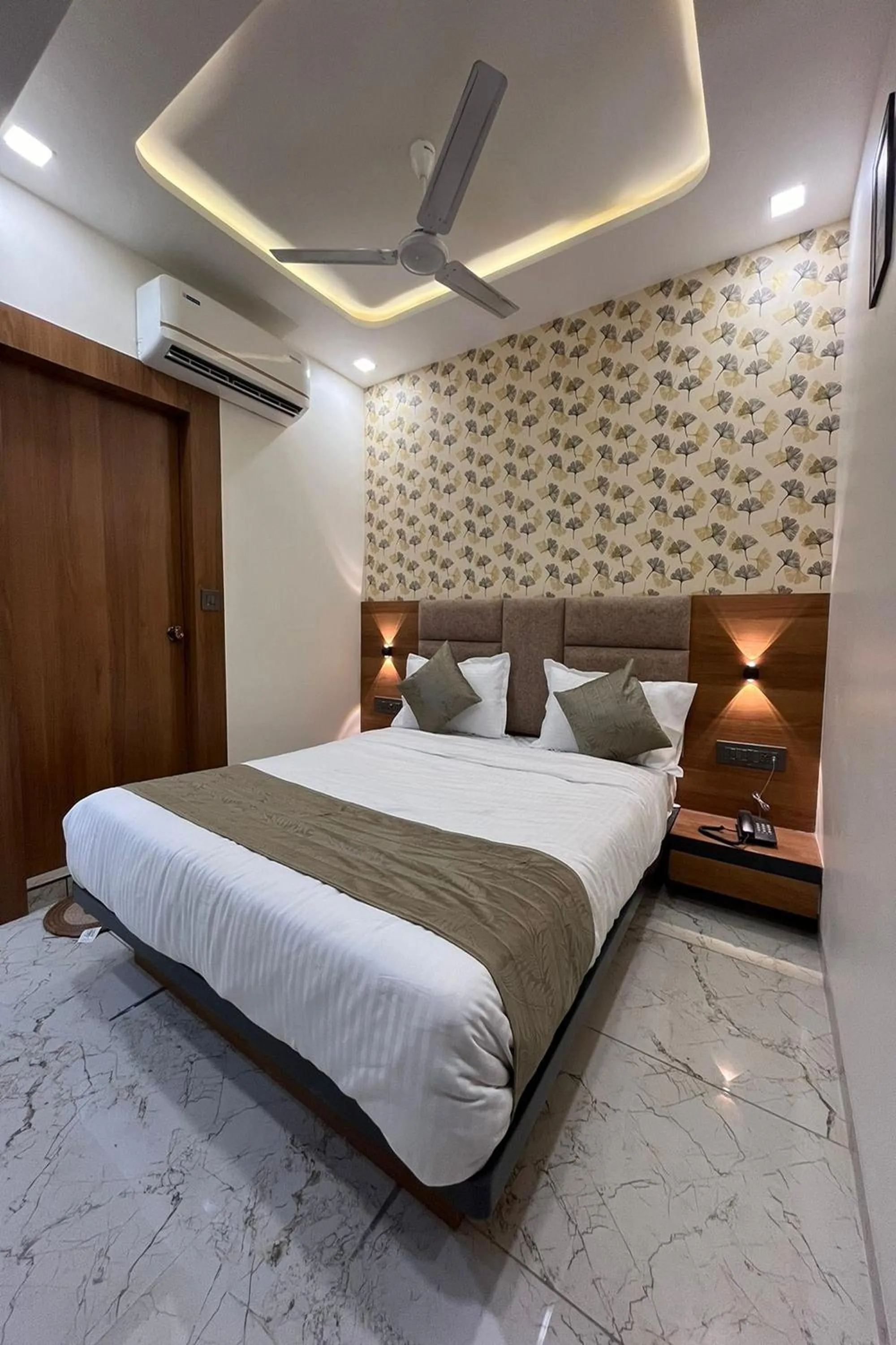 Bedroom, Bed in Hotel Moon Light Isanpur Ahmedabad