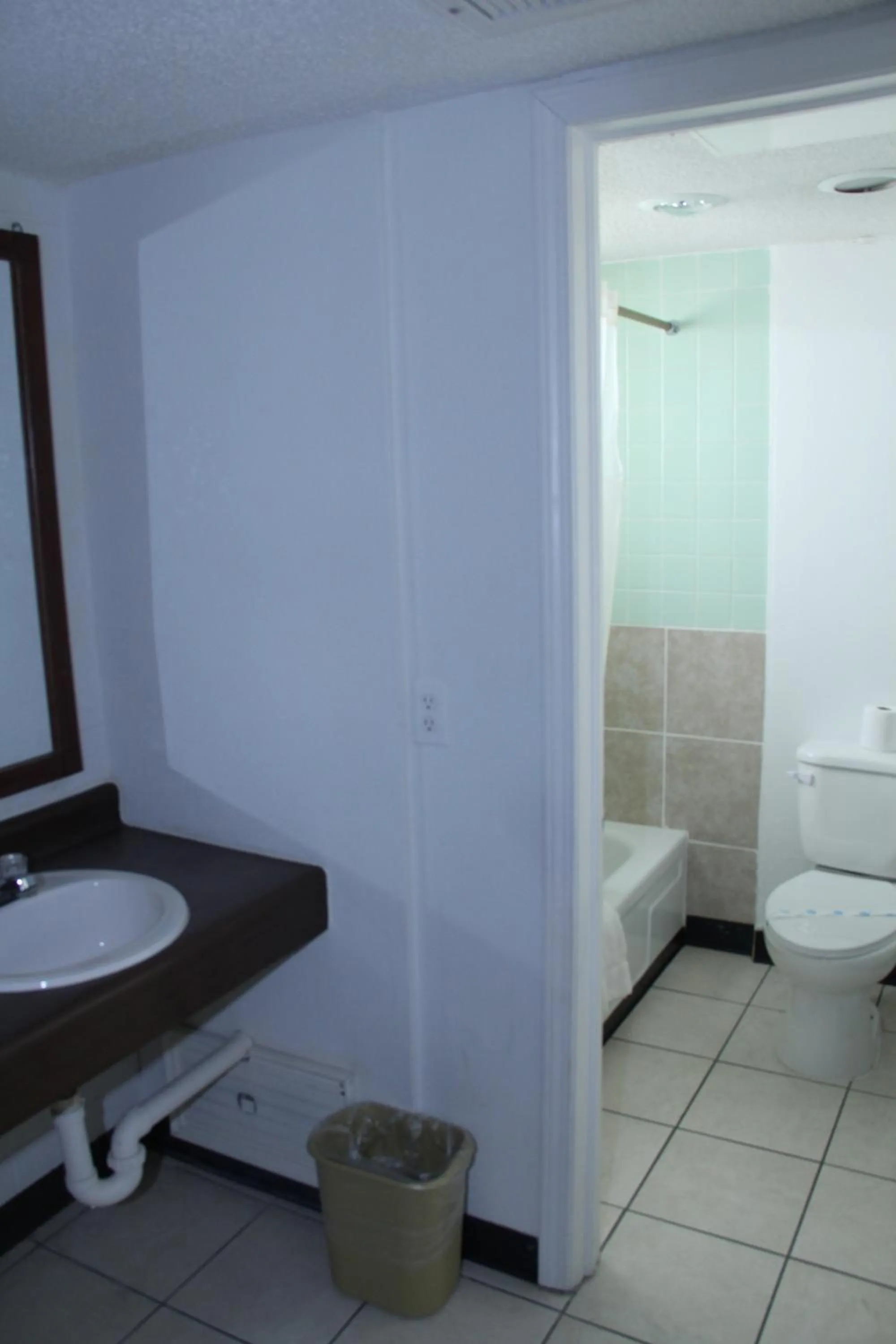 Bathroom in Super Lodge Motel El Paso