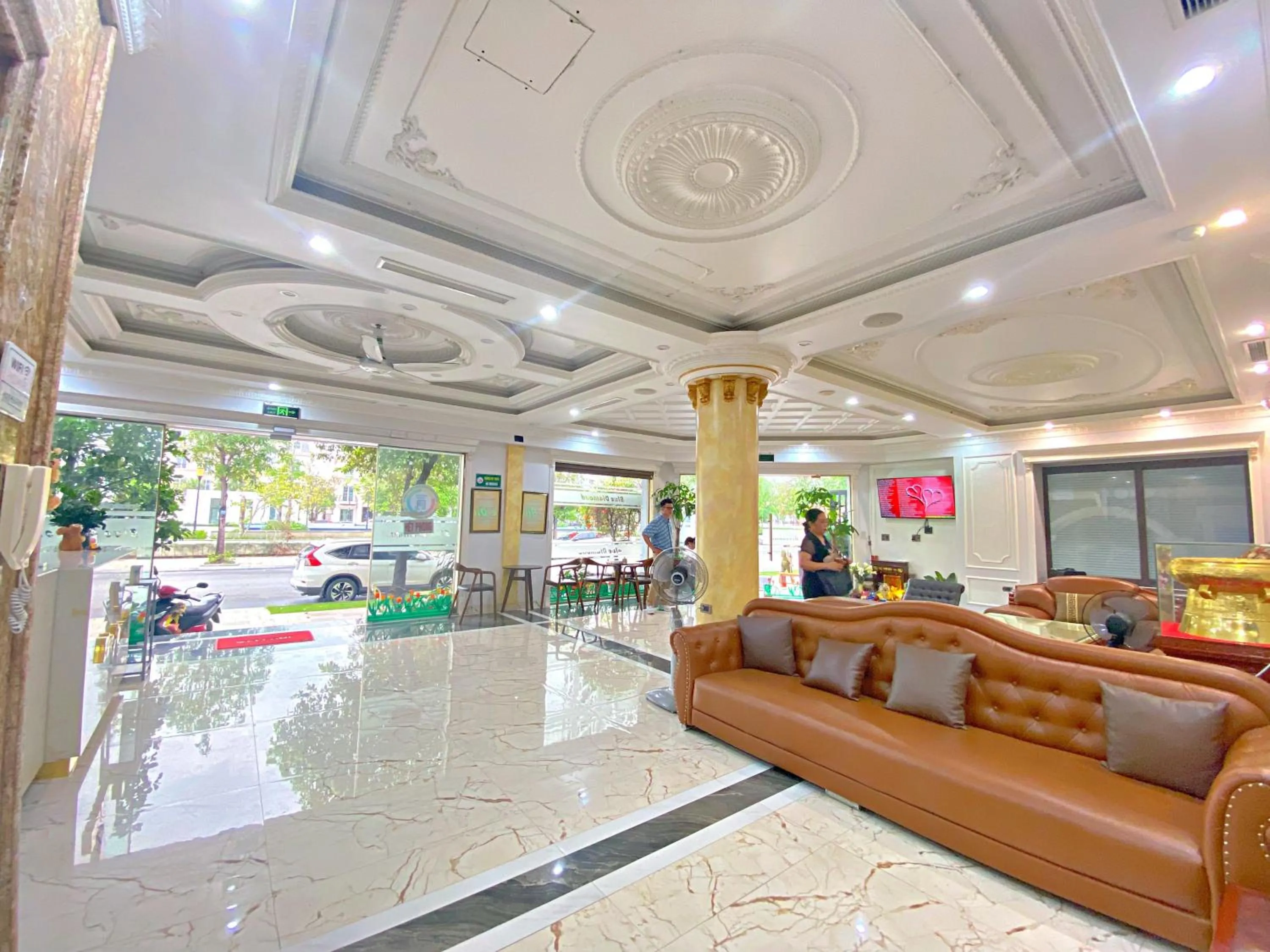 Communal lounge/ TV room in Blue Diamond Hotel