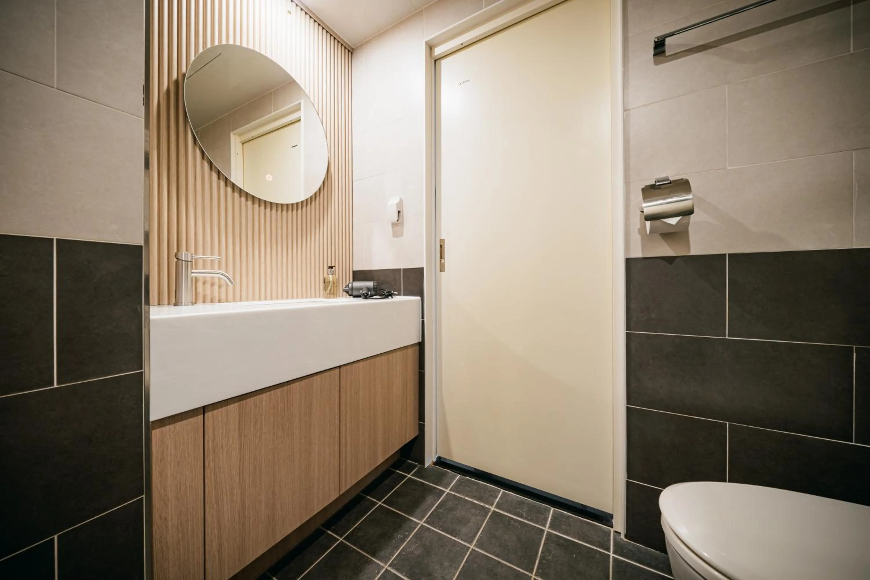 Shower in Hotel Yeon