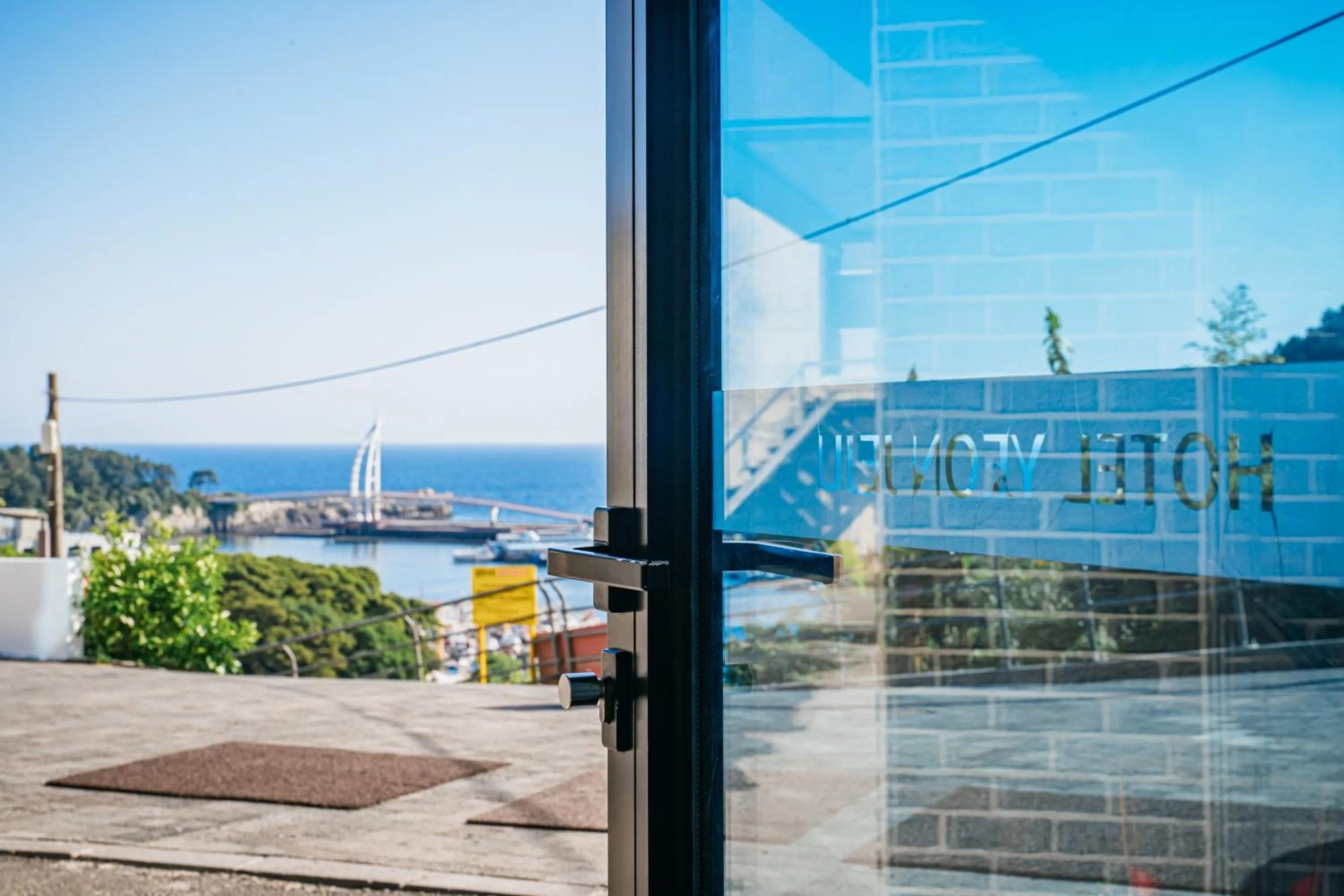 Facade/entrance in Hotel Yeon