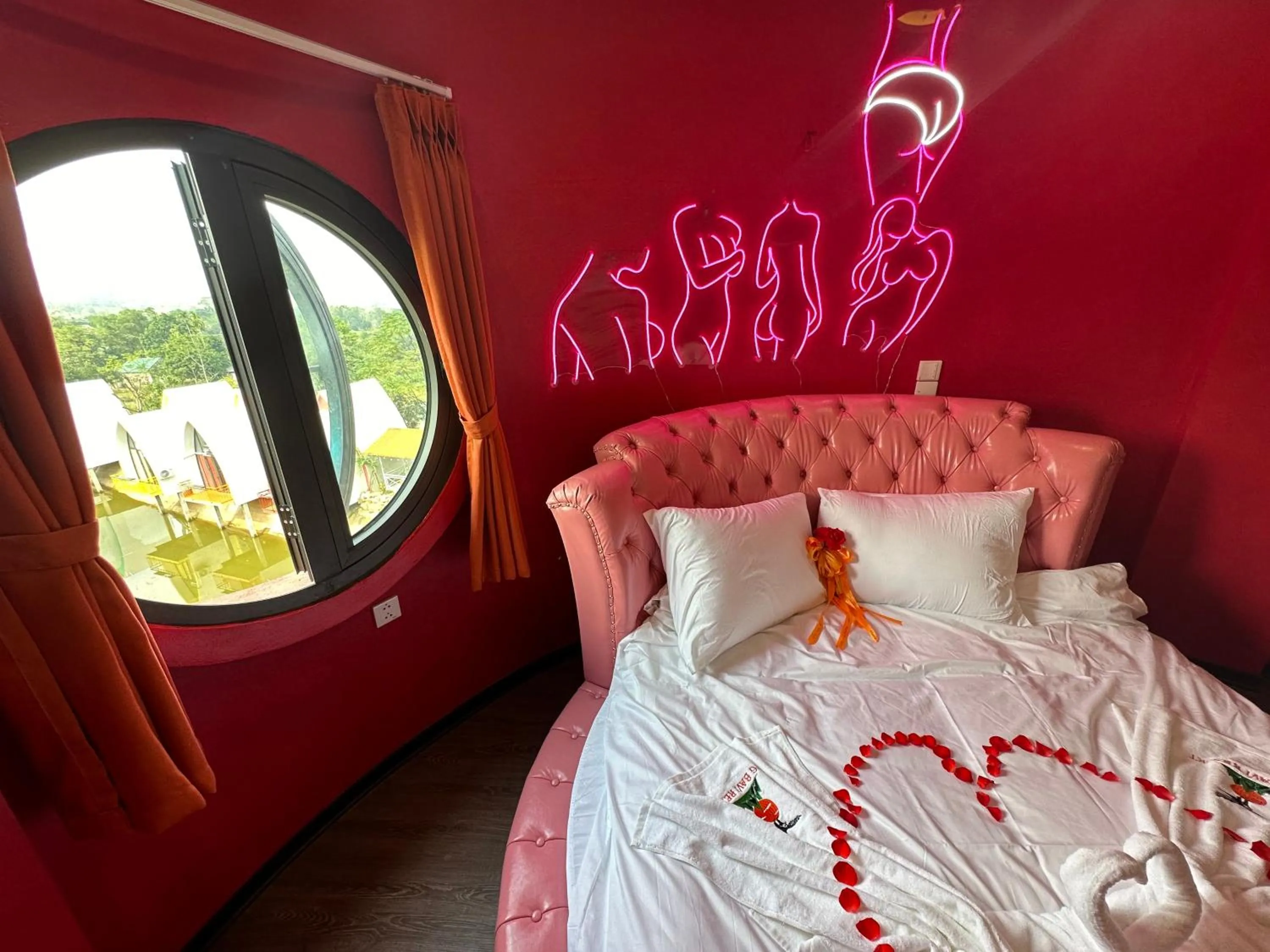 Bed in King Bavi Resort