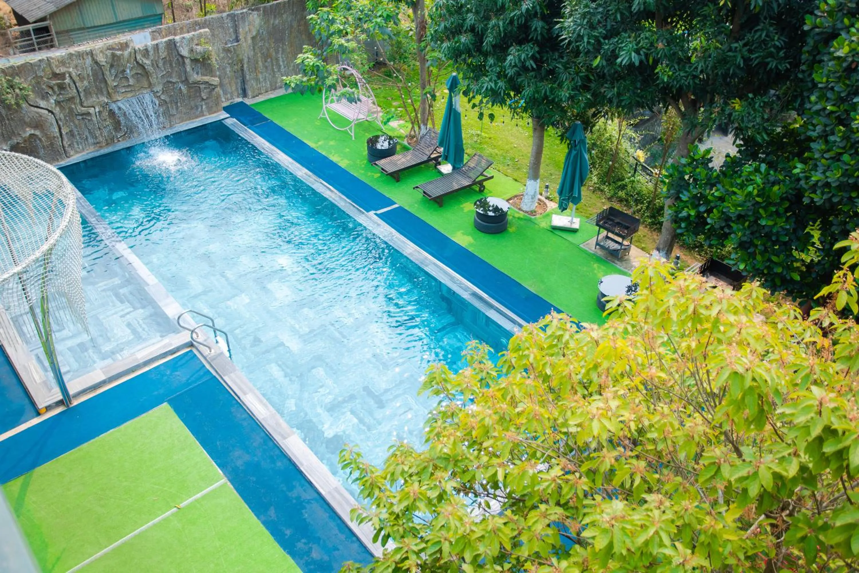 Swimming pool in King Bavi Resort